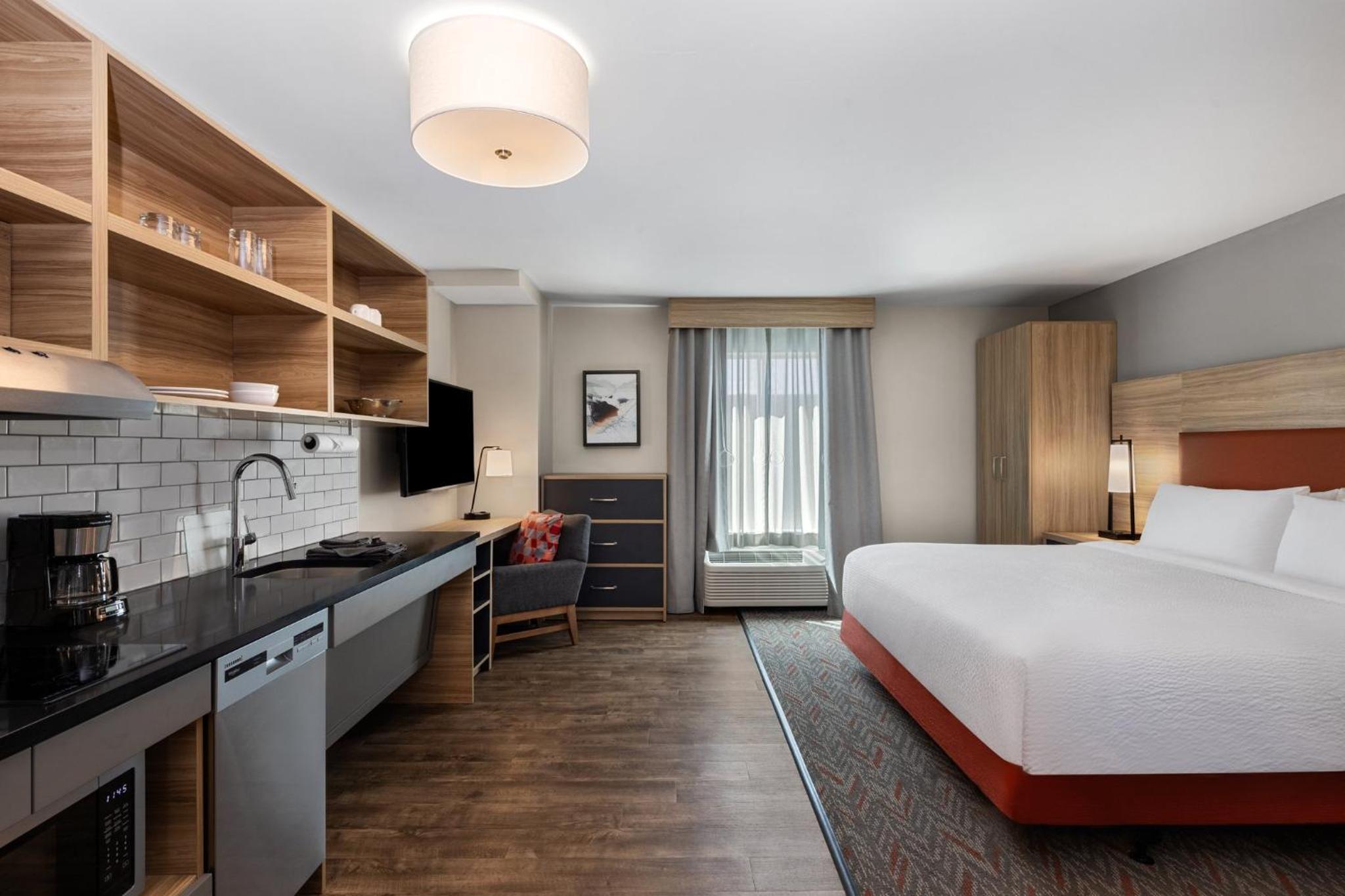 Studio King Suite with Roll In Shower - Mobility Accessible - Photo 5