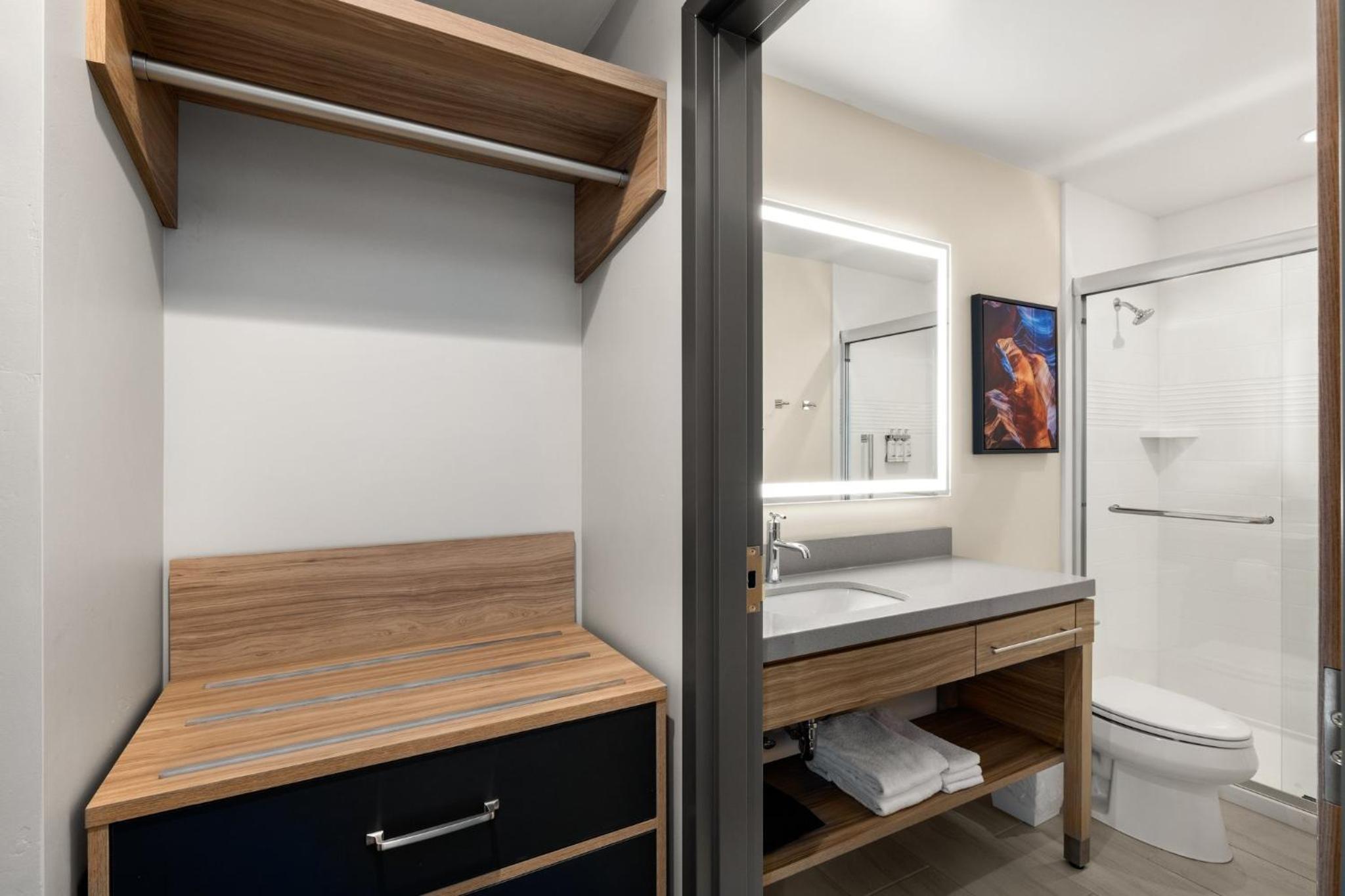 King Studio Suite - Photo 8