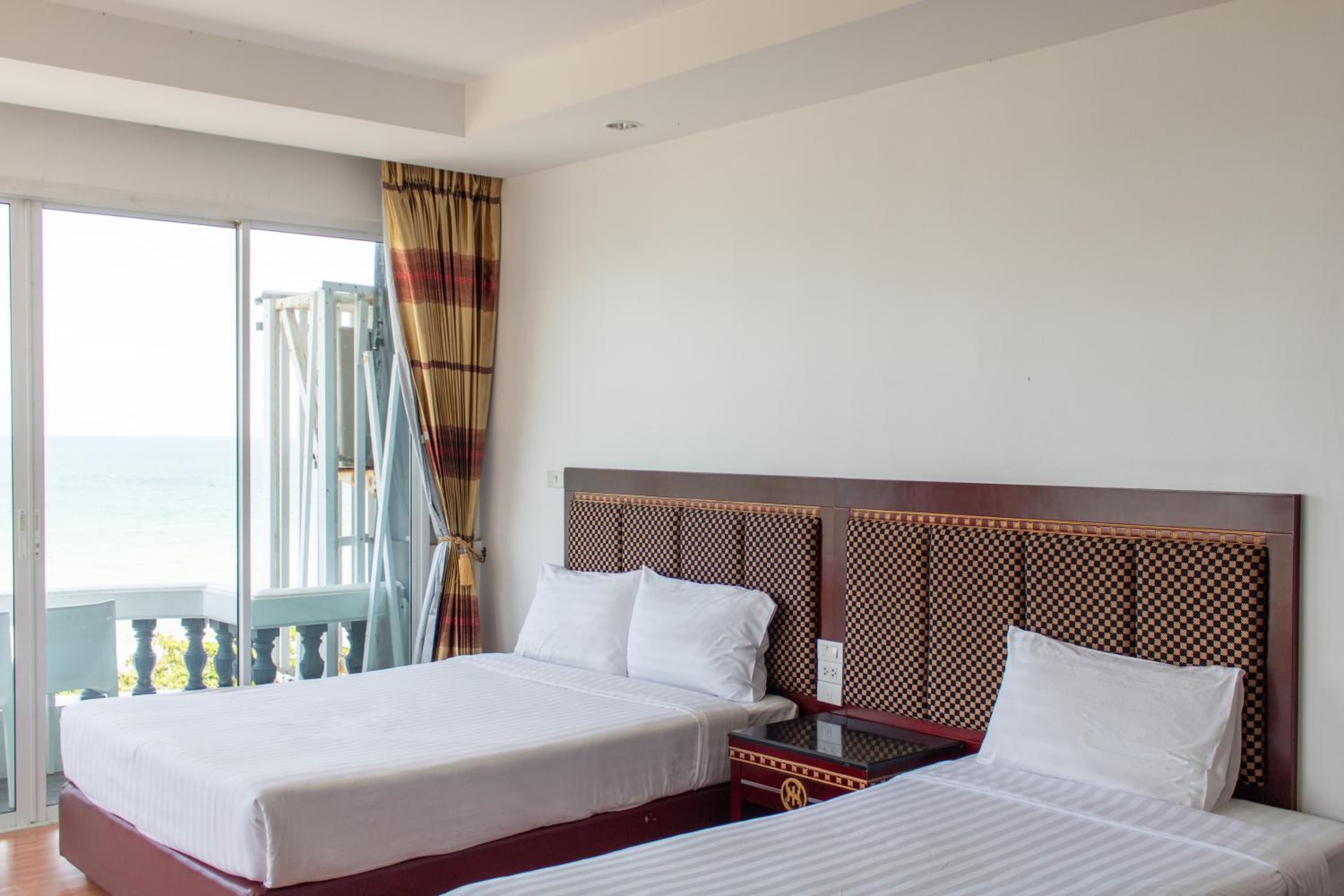 Deluxe Twin Room with Sea View photo 1