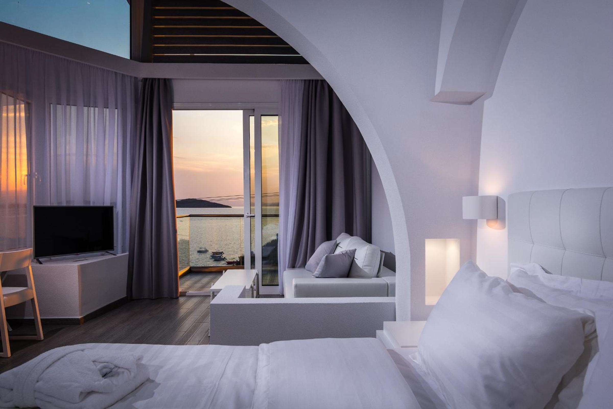 Deluxe Suite with Sea View photo 3