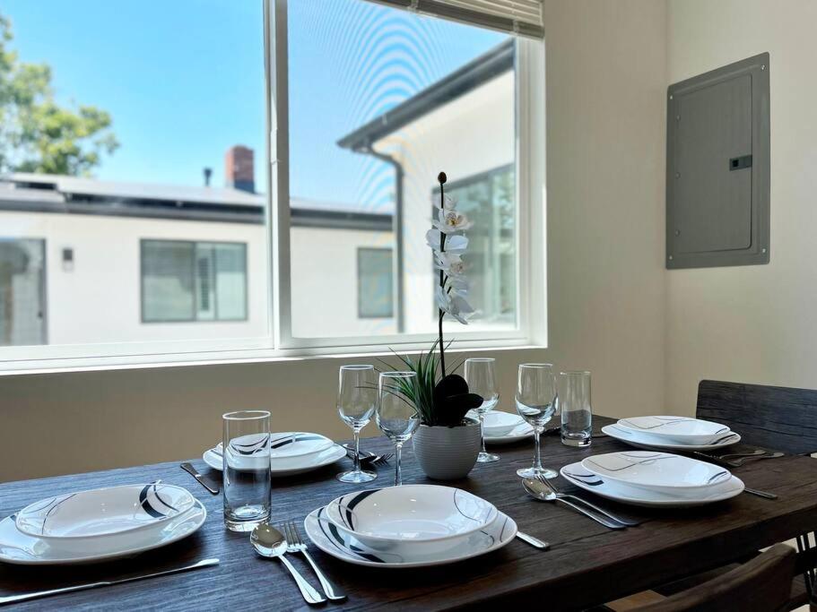 Three-Bedroom House photo 2