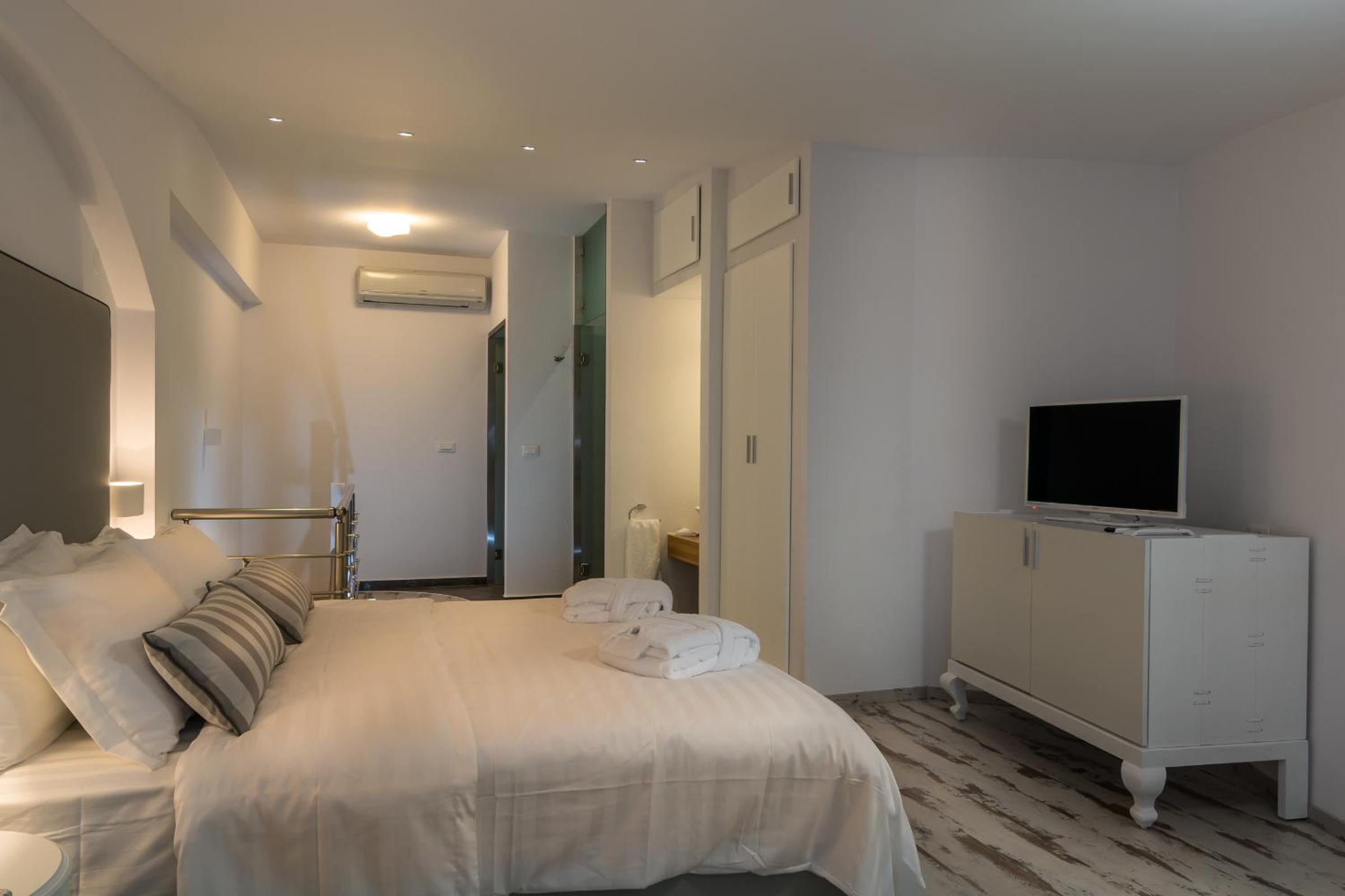 Deluxe Suite with Sea View photo 1