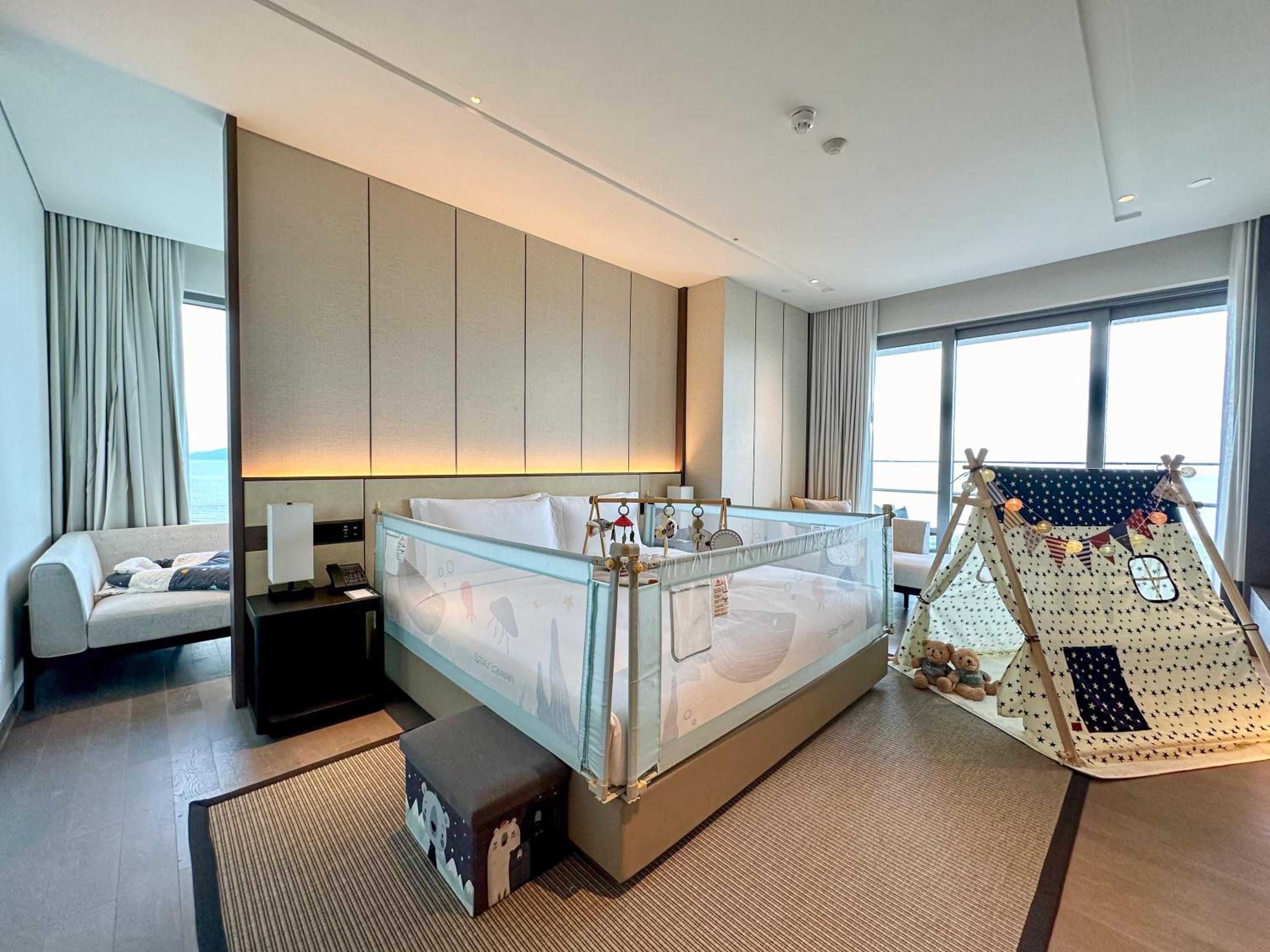 Deluxe Ocean View Family Room photo 3