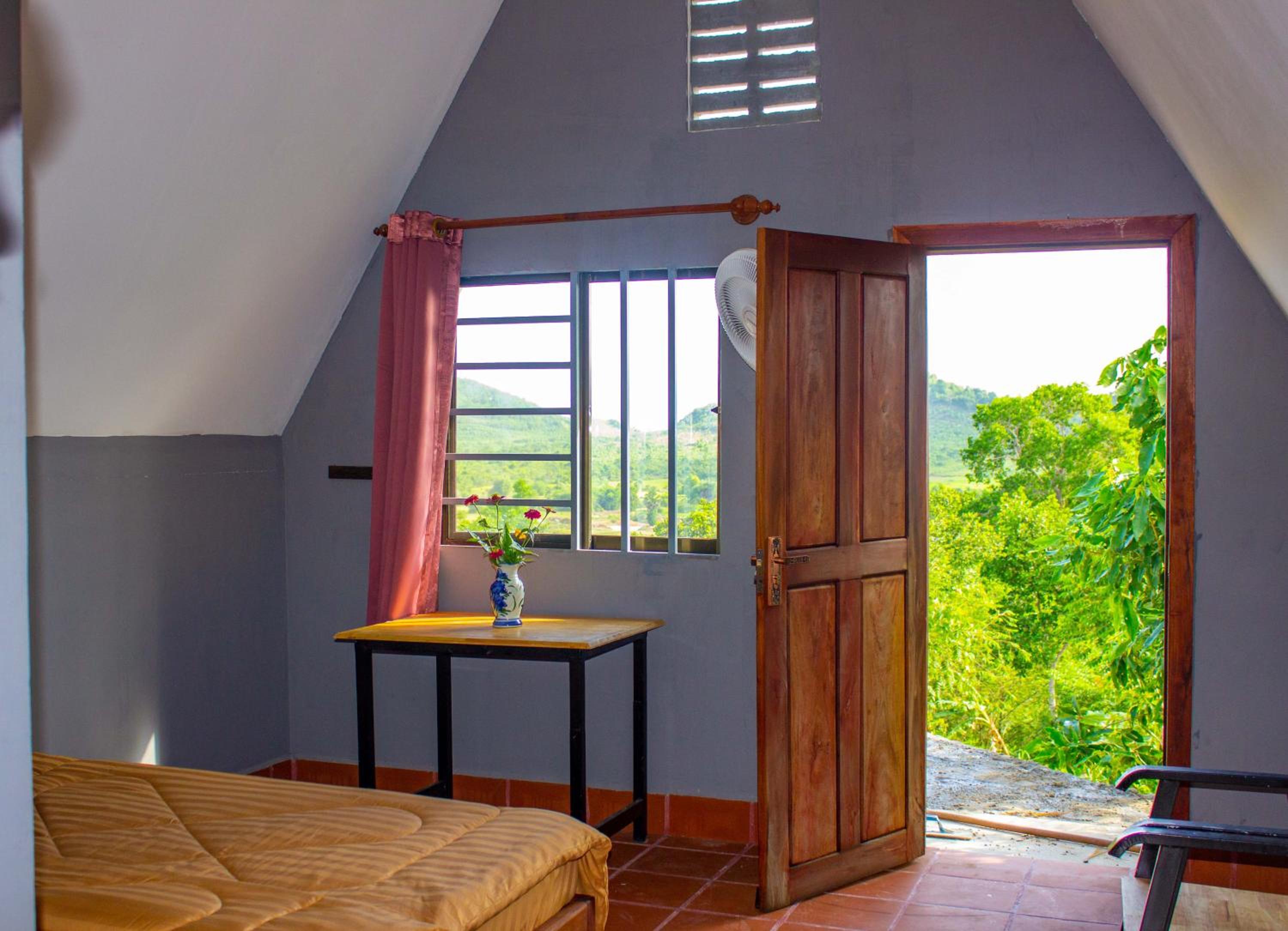 Bungalow With Garden View photo 1