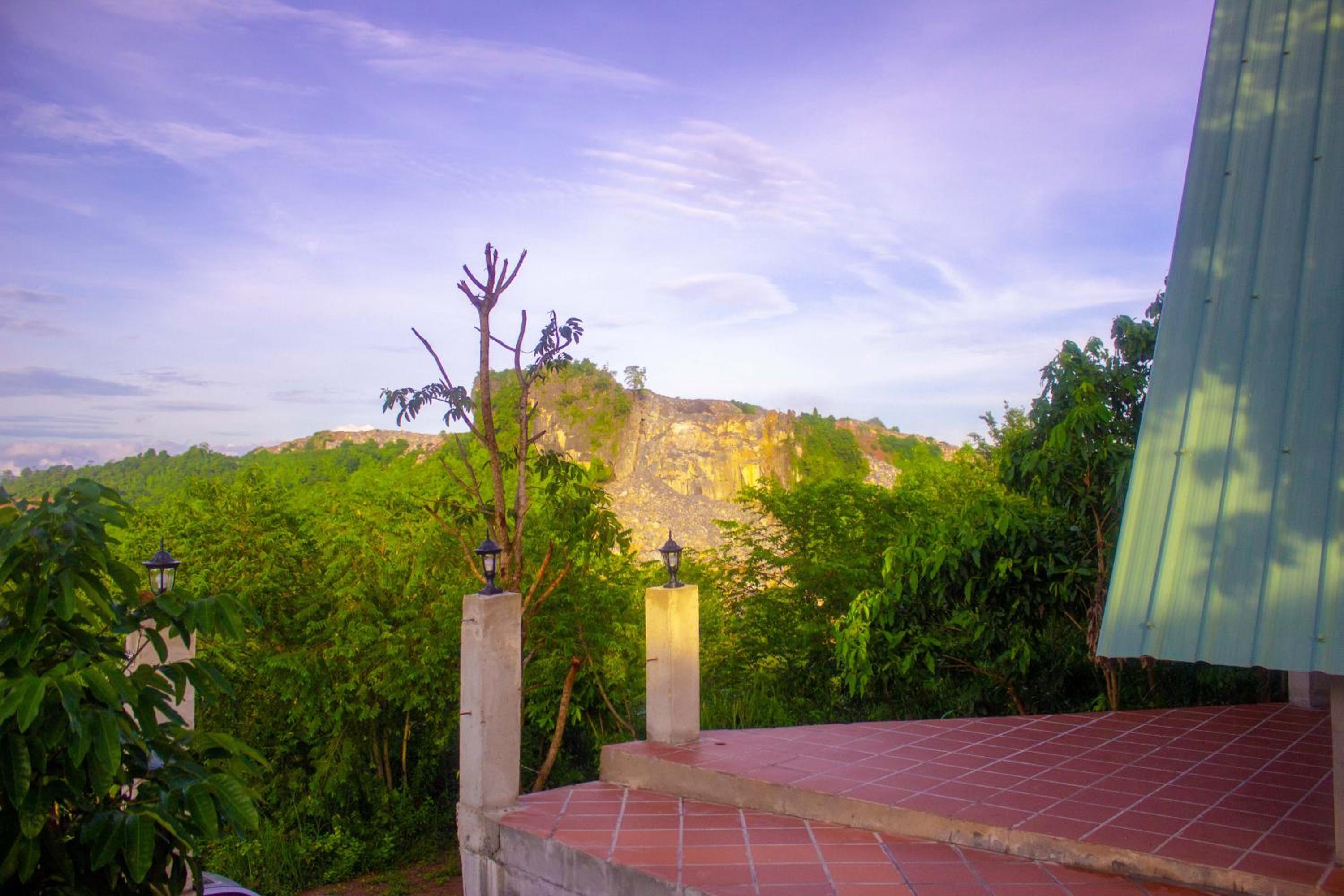 Bungalow With Garden View photo 2