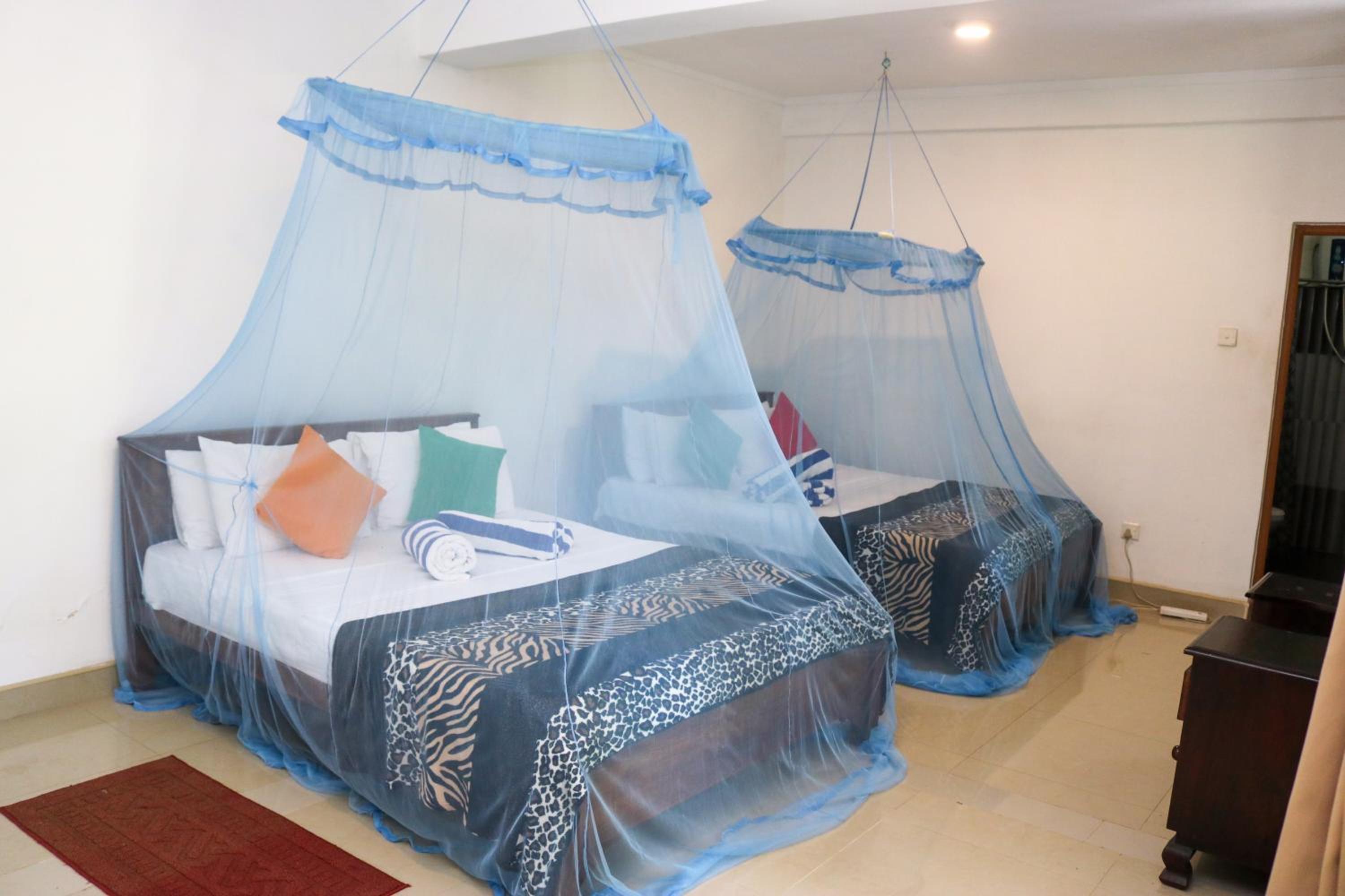 Family Room with Jungle View photo 1