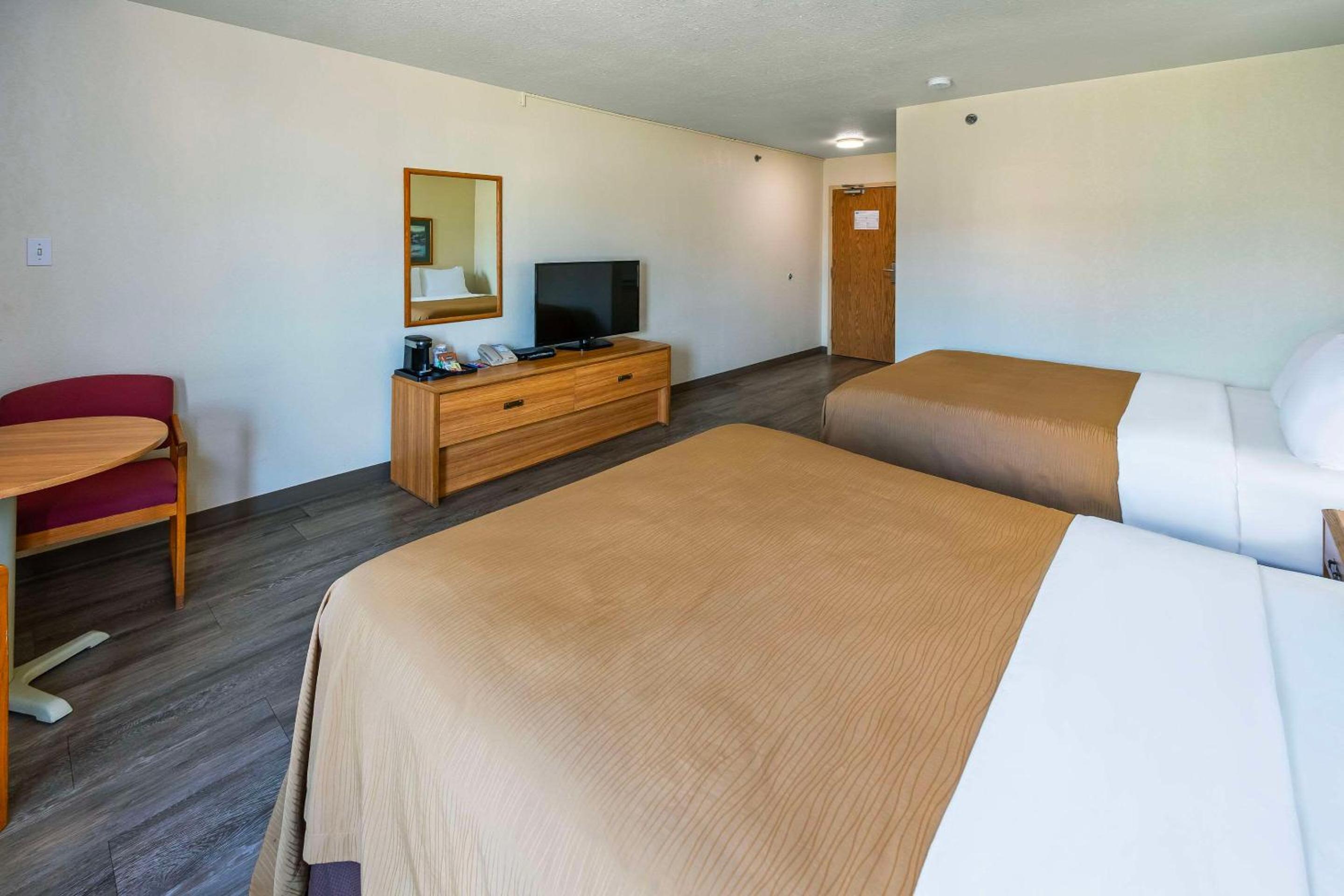 Standard Queen Room with Two Queen Beds - Non-Smoking