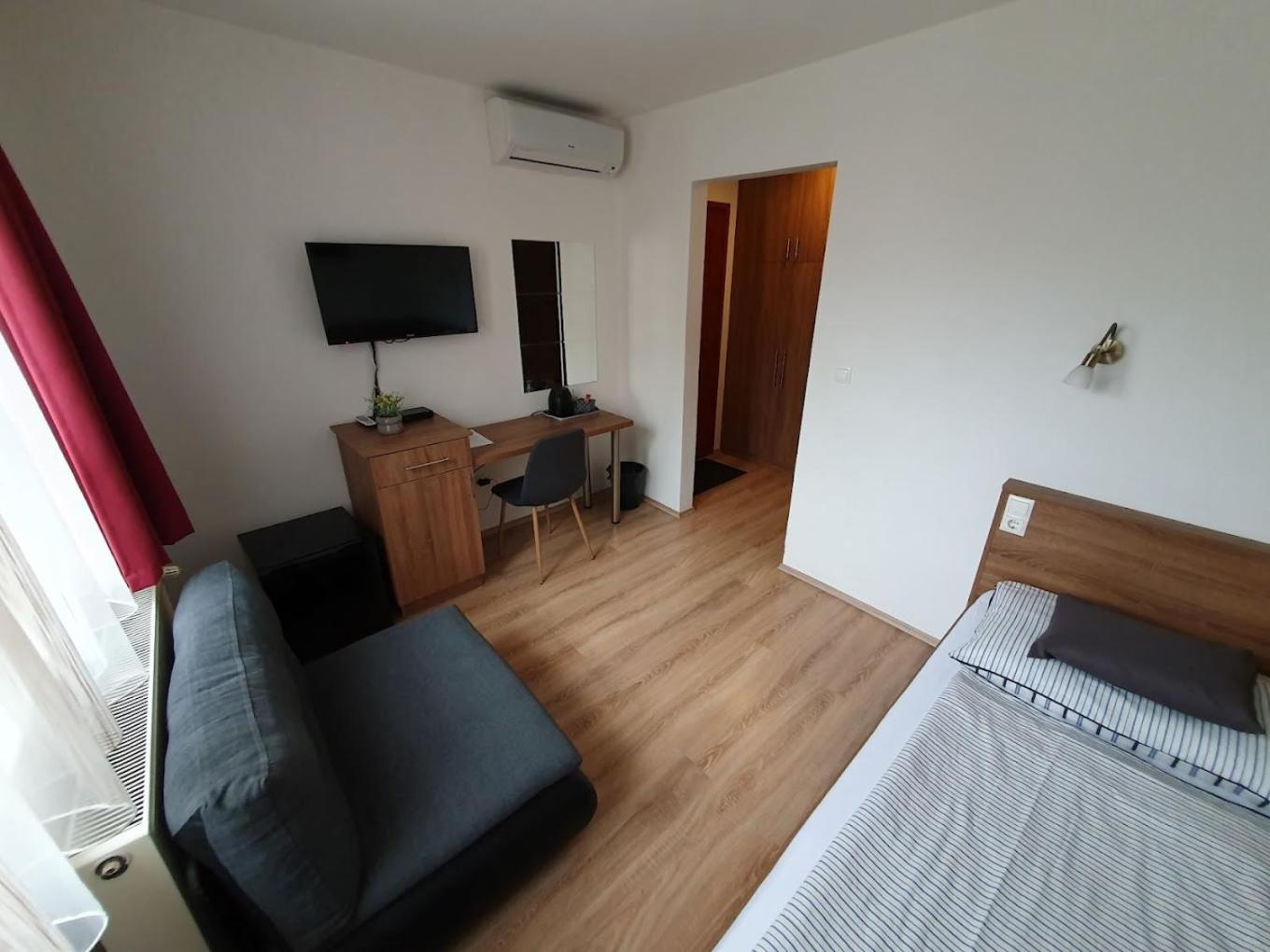 Single Room photo 2