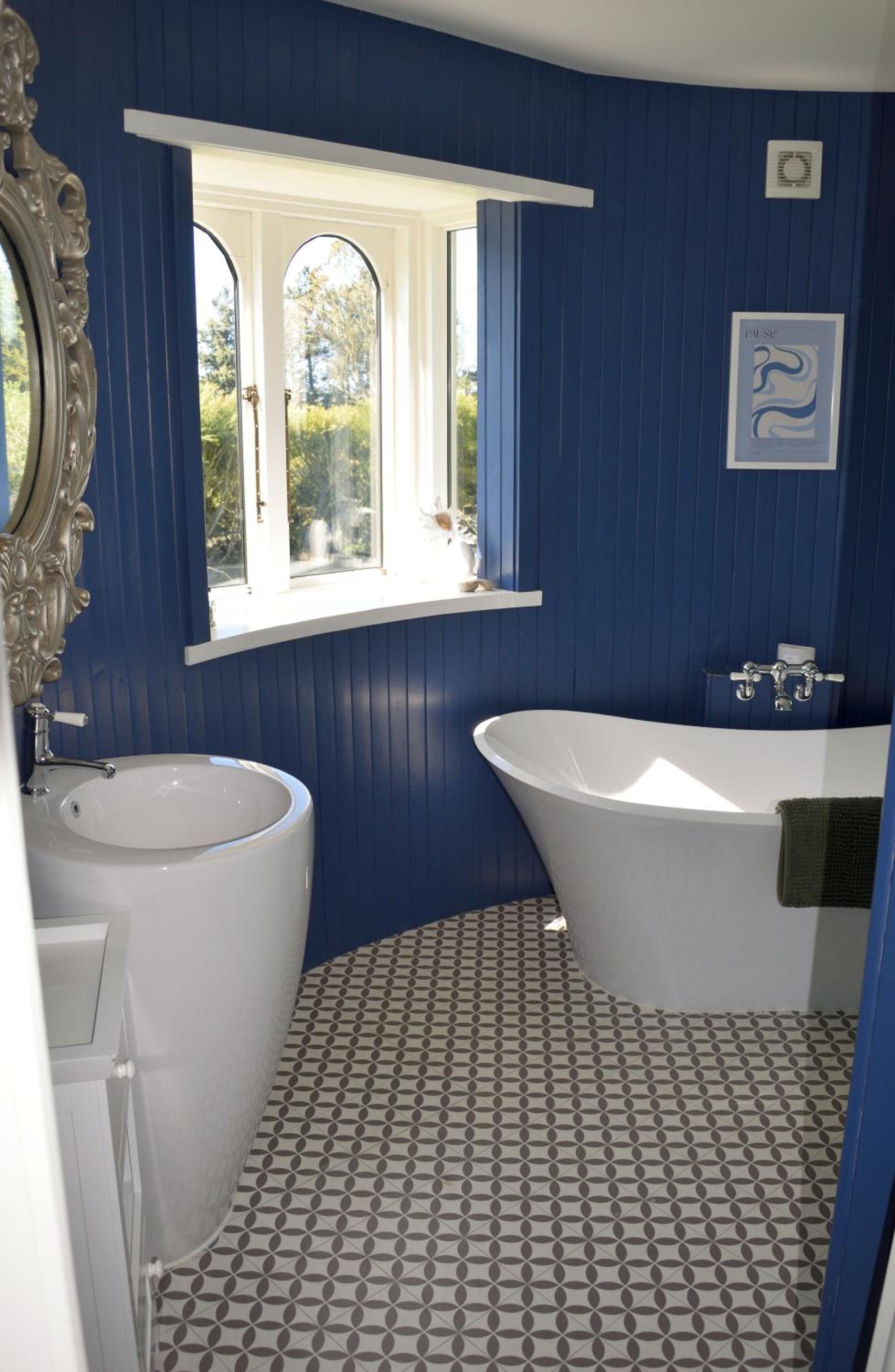 Deluxe King Suite photo 2