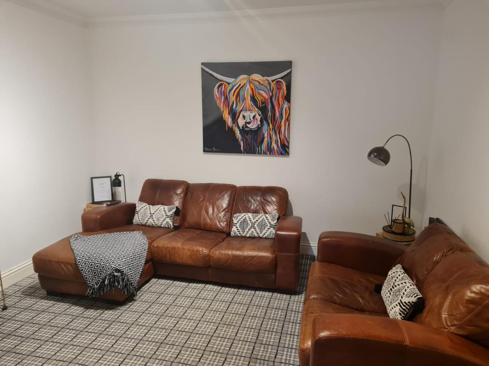 Three-Bedroom House photo 3