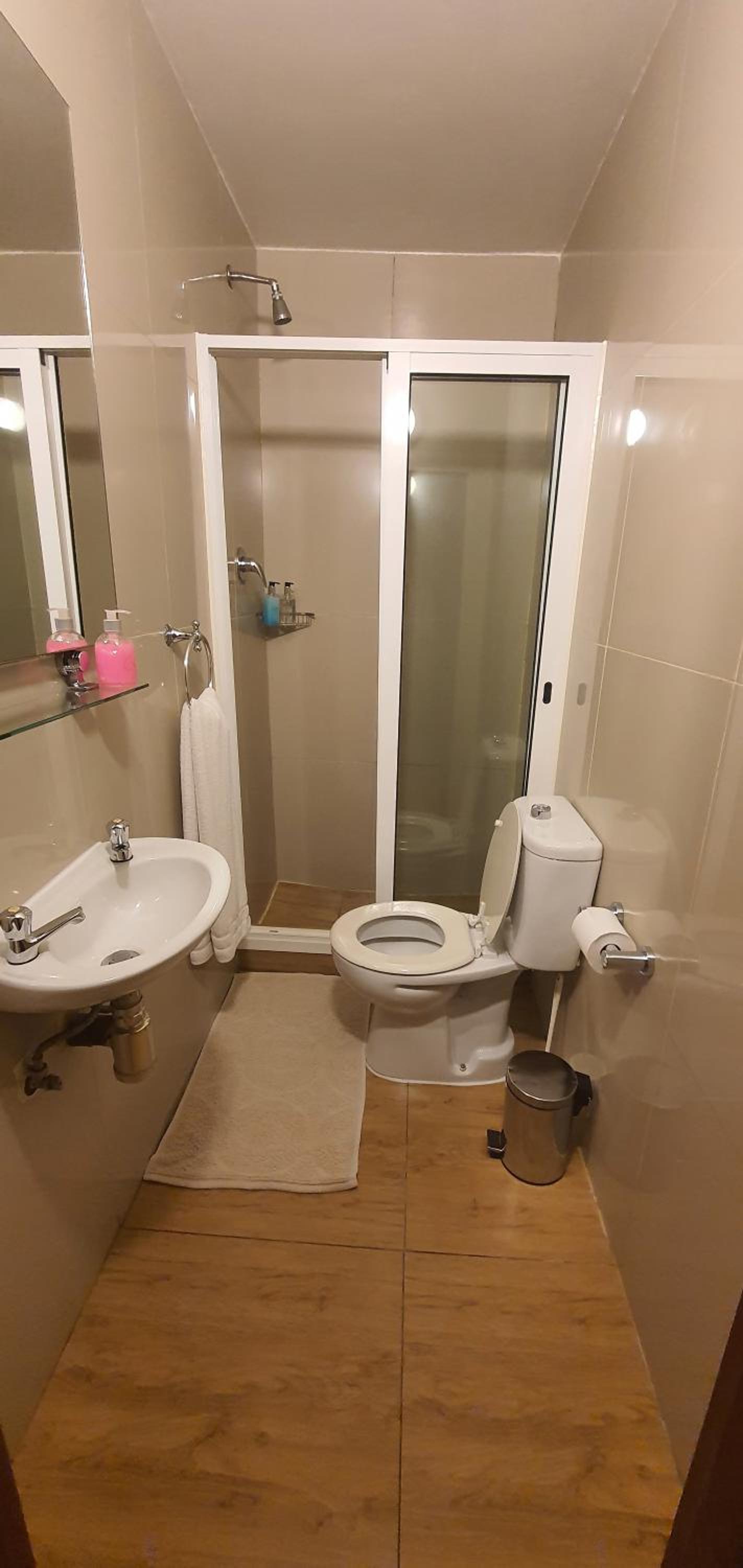 Small Single Room- Interior photo 2