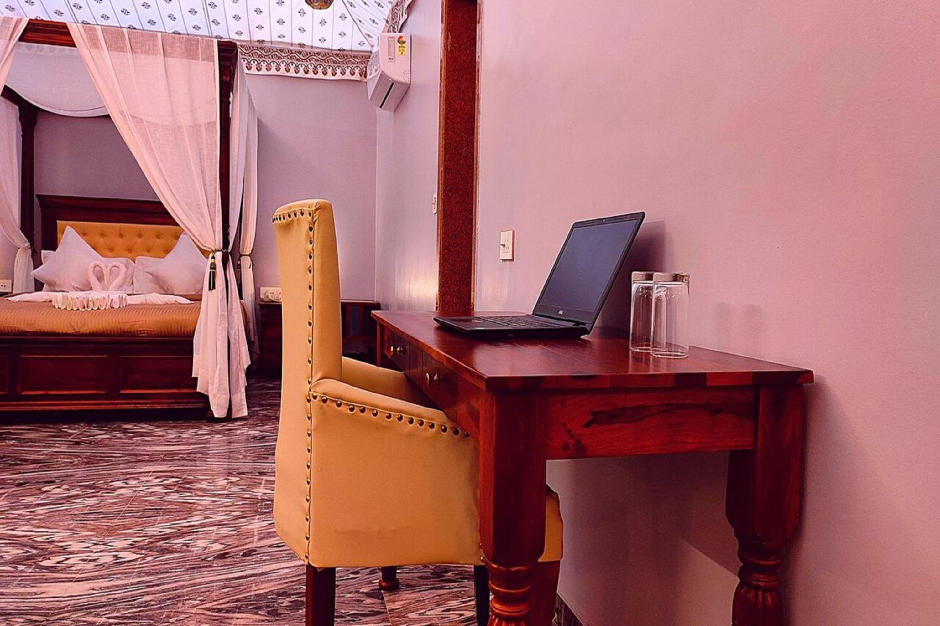 Suite - Photo 2