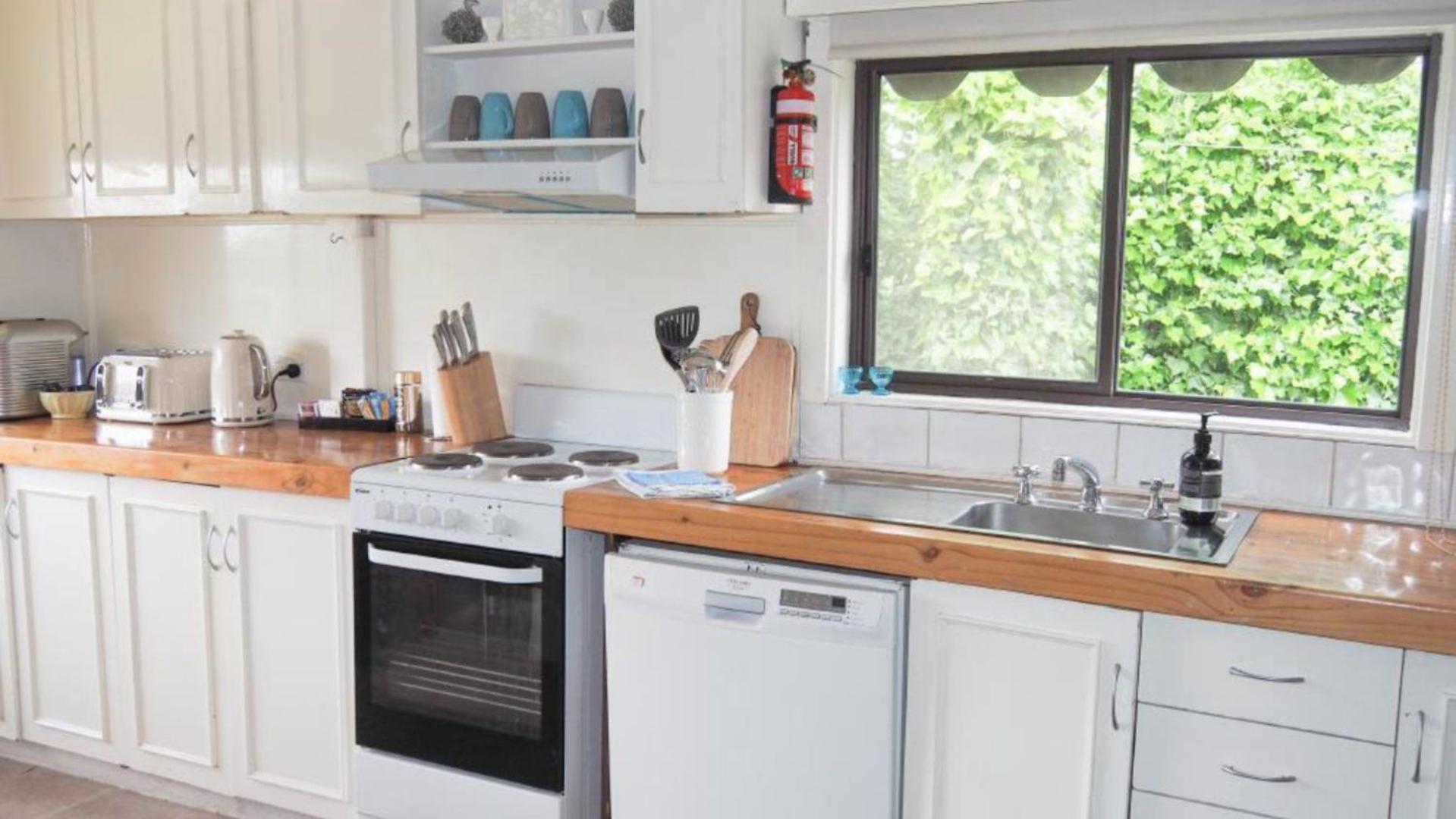 Three-Bedroom House photo 3
