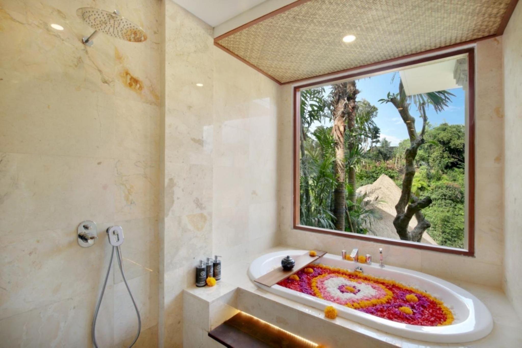Grand Aksari Suite with Bathtub - Photo 3