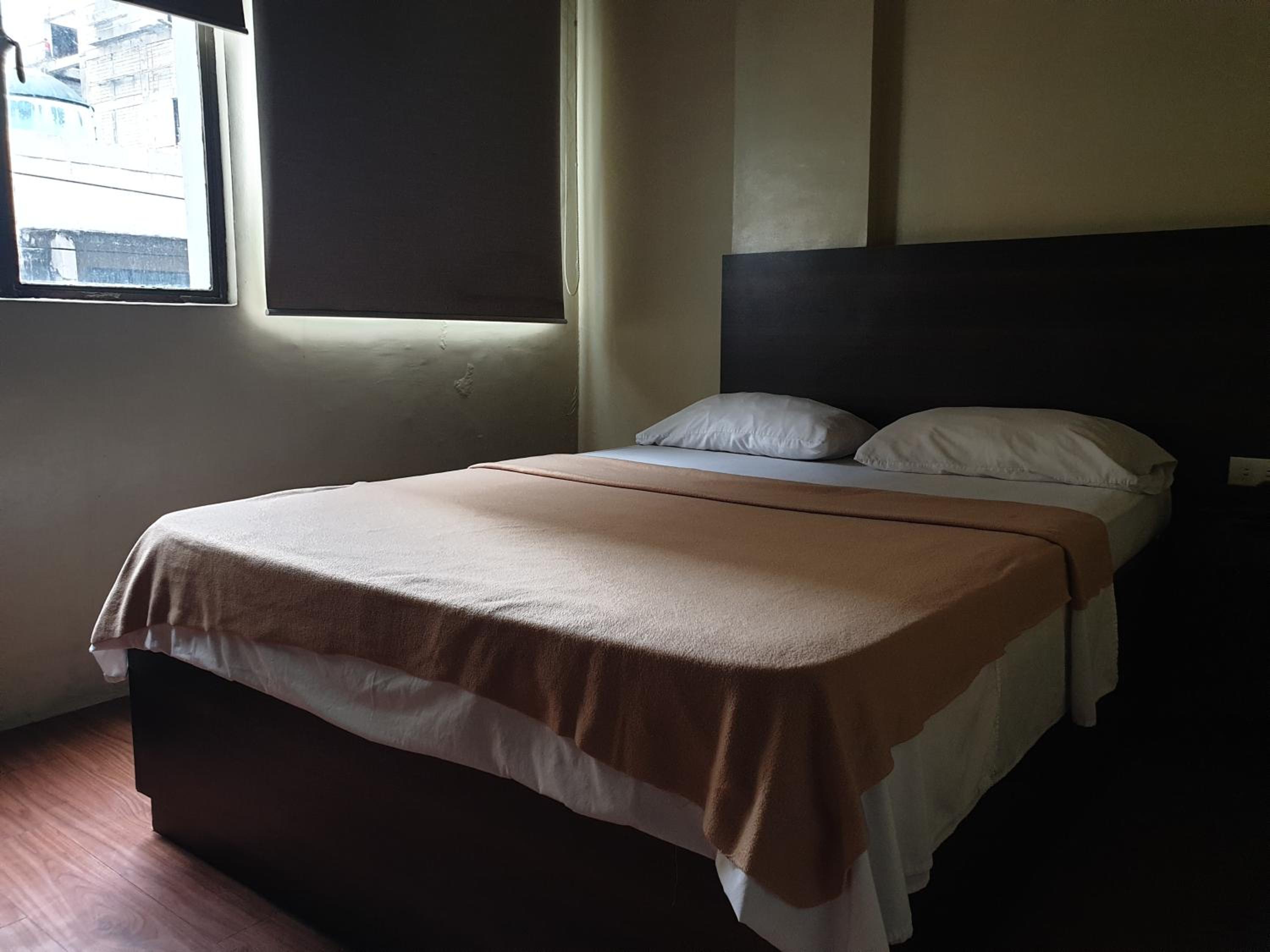 Deluxe Double Room - Photo 9
