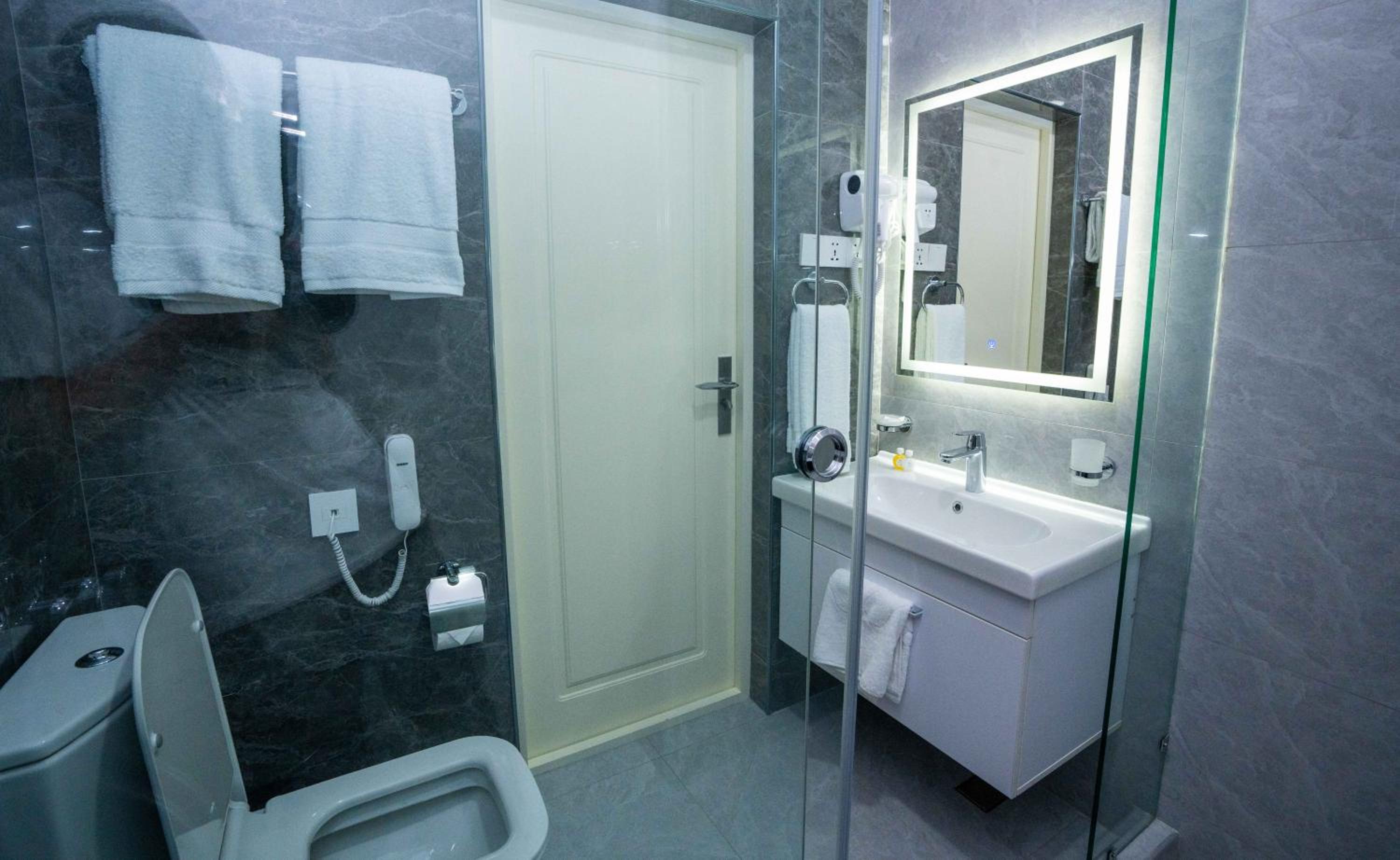 Standard Single Room - Photo 12