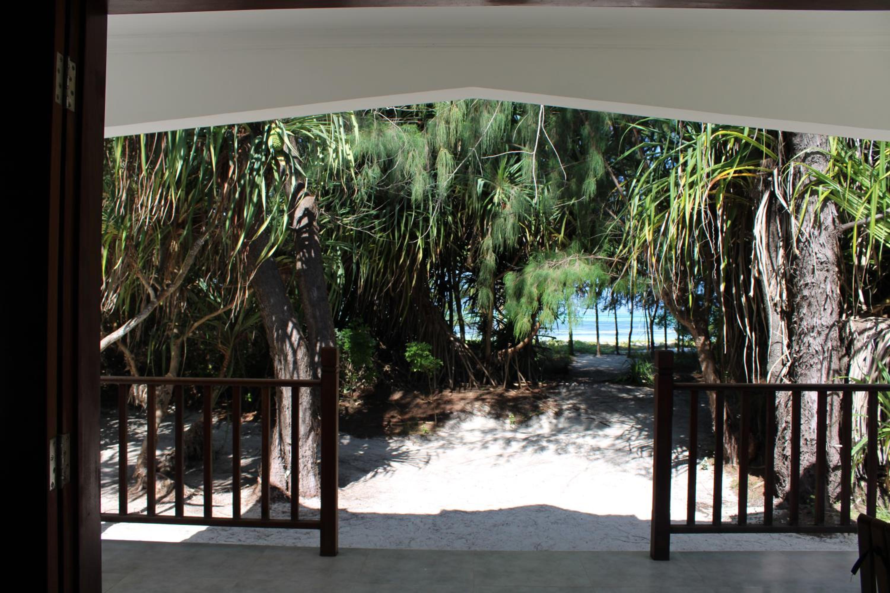 Deluxe Double Room with Sea View - Photo 17