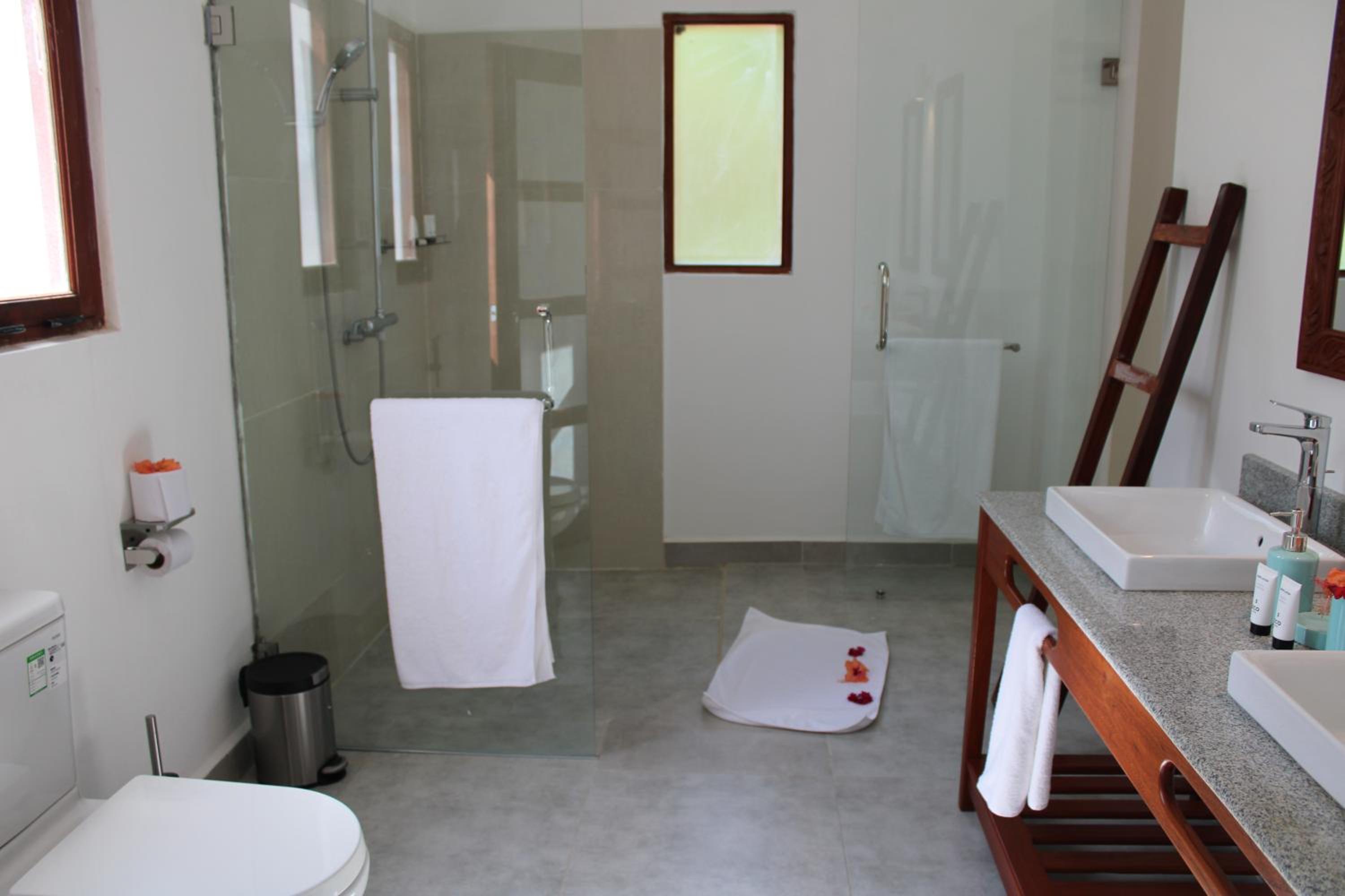 Deluxe Double Room with Sea View - Photo 25