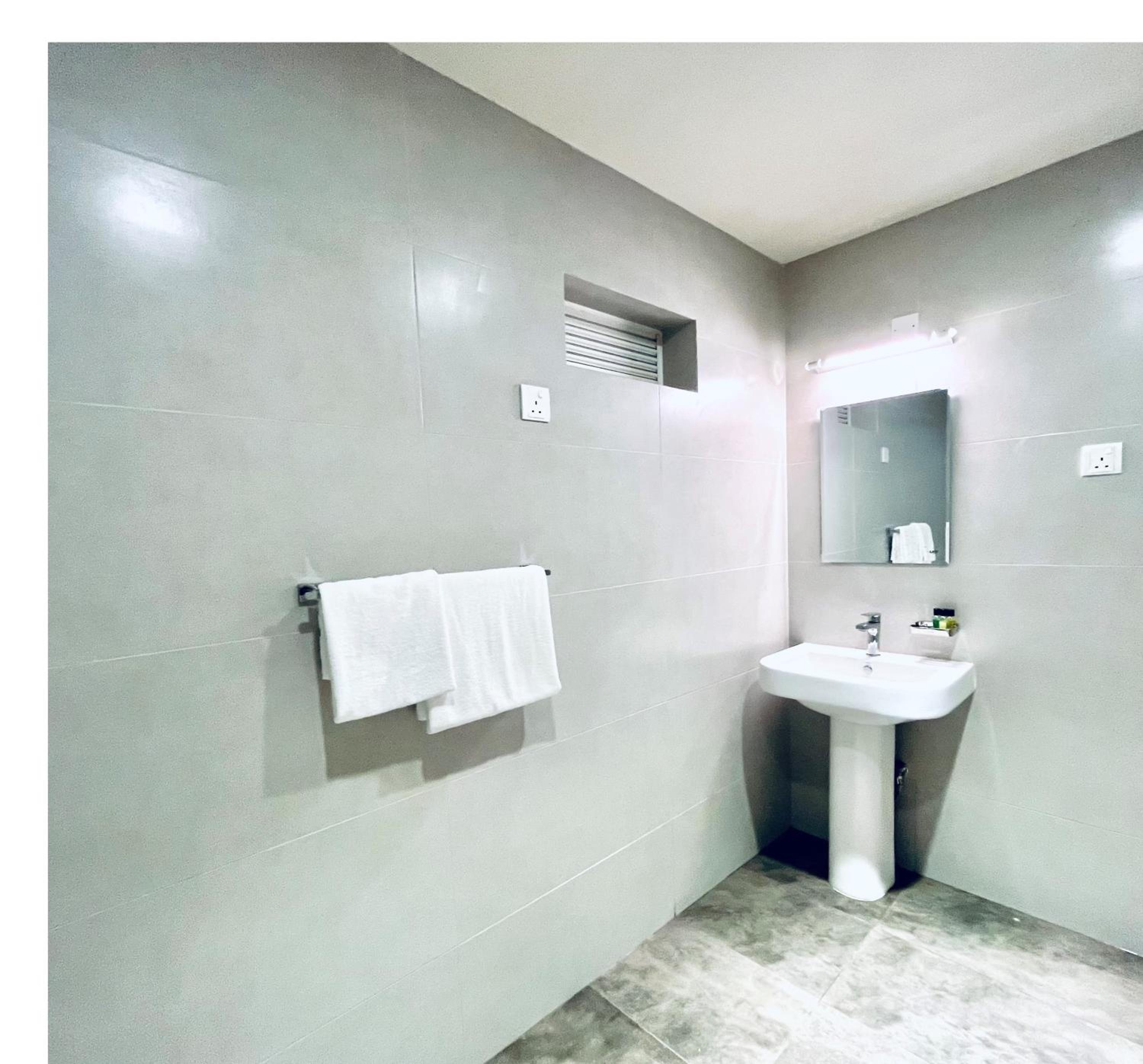 Family Room with Free Airport Transfer photo 3