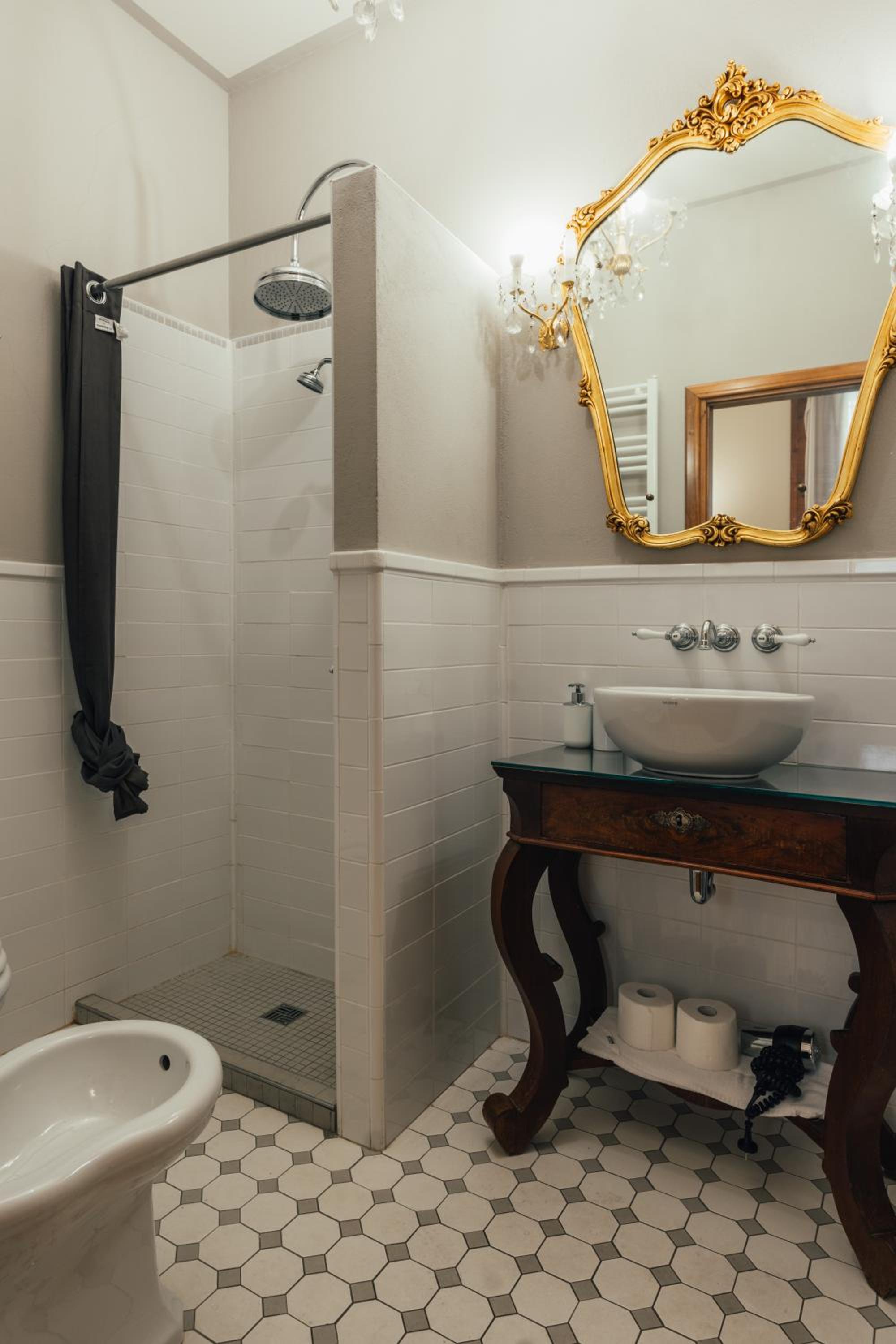 Double Room with Private Bathroom - Photo 3