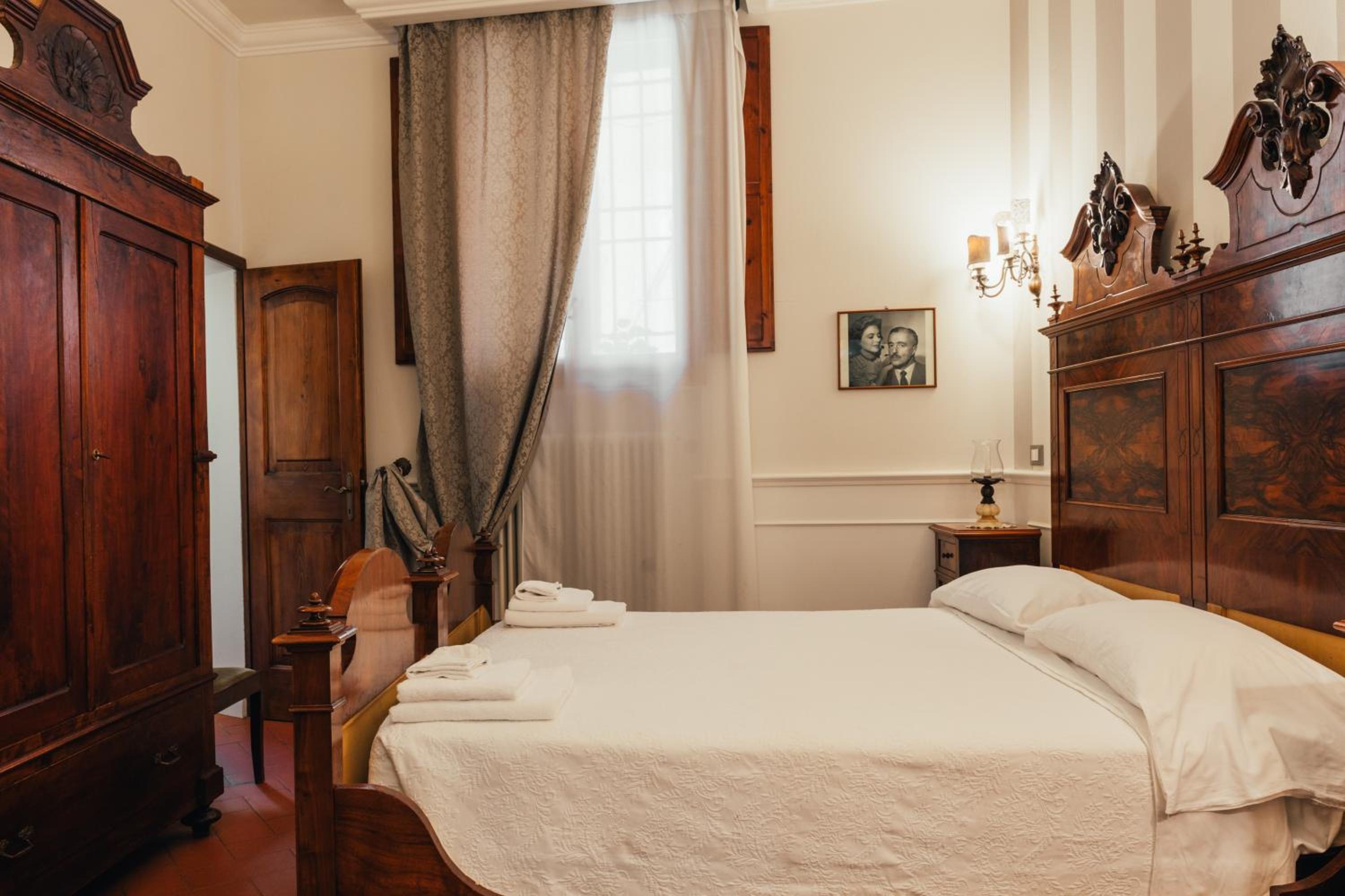 Double Room with Private Bathroom - Photo 9
