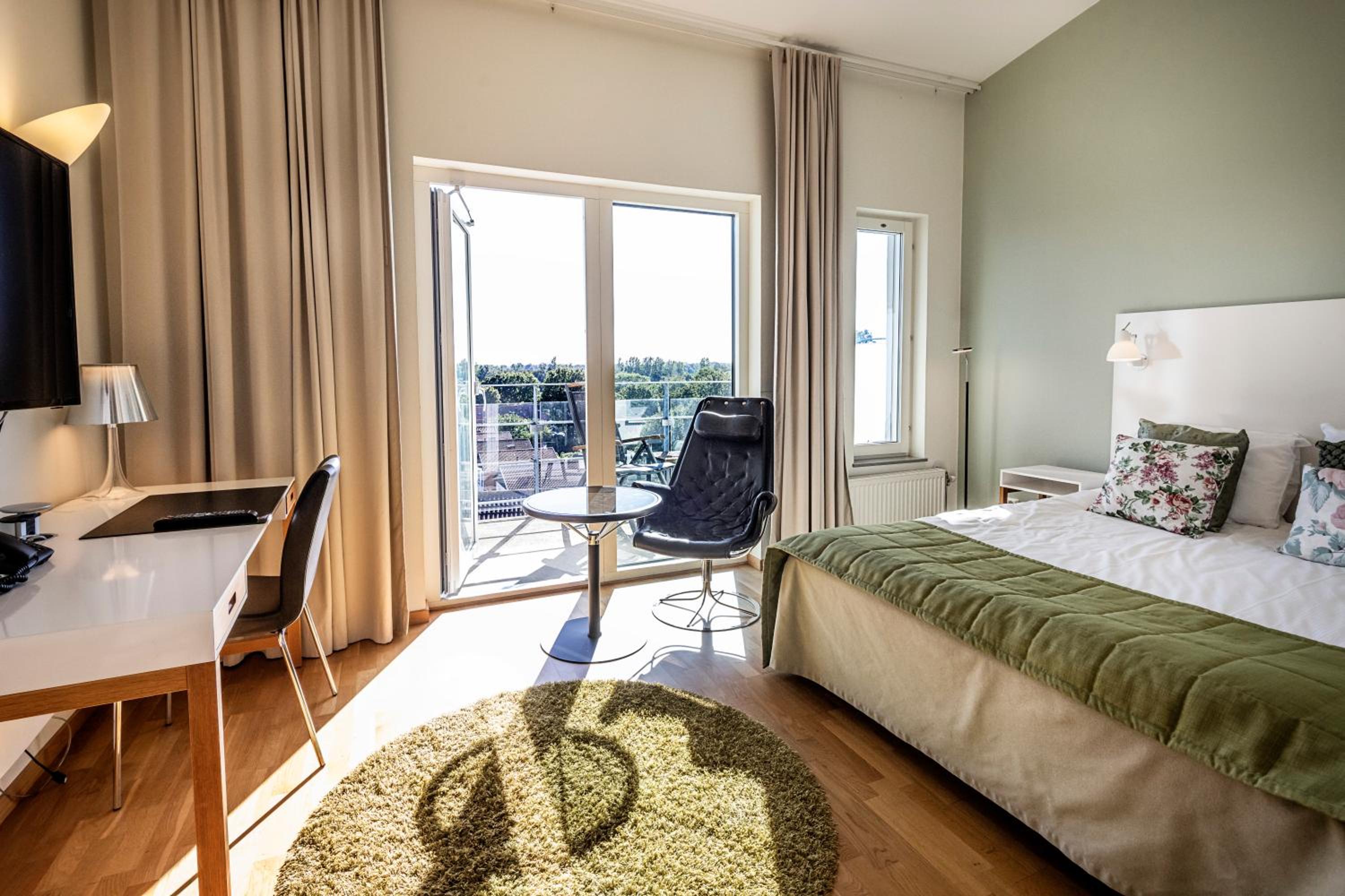 Superior Double Room With Balcony