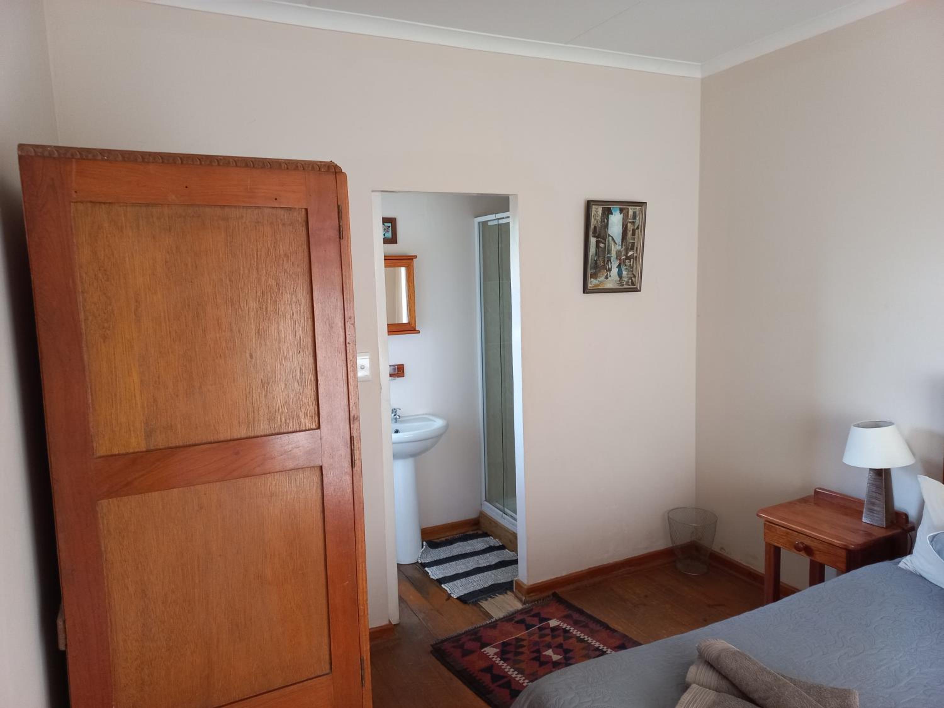 One-Bedroom Apartment photo 3