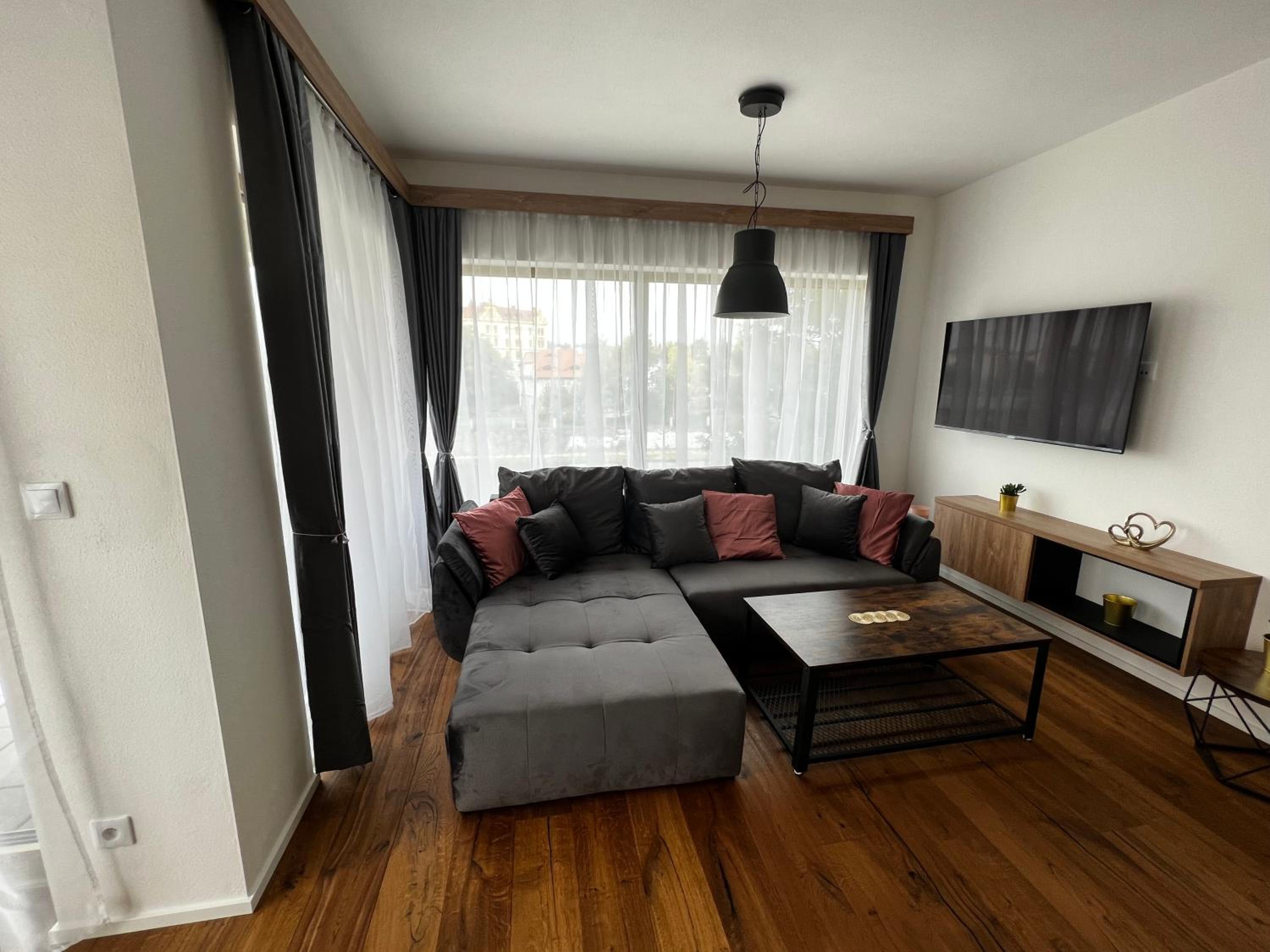 One-Bedroom Apartment photo 1