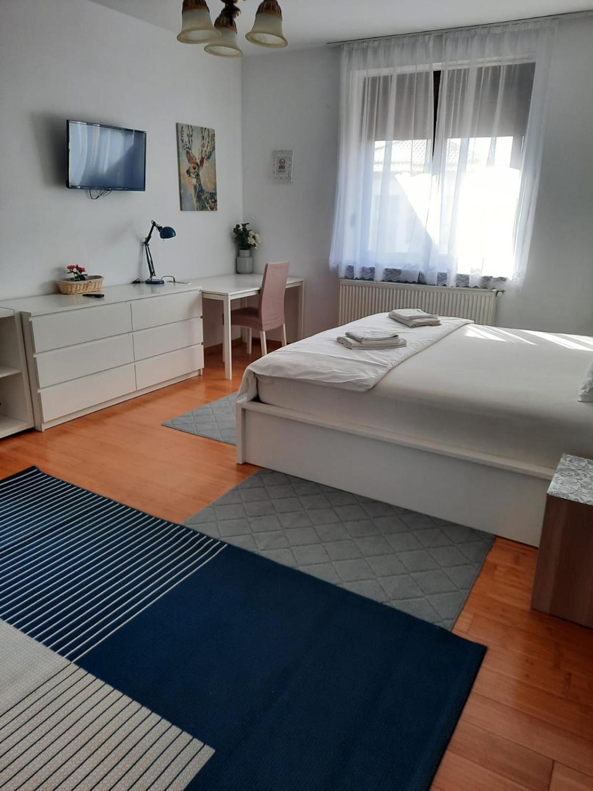 Two-Bedroom Apartment - Photo 2
