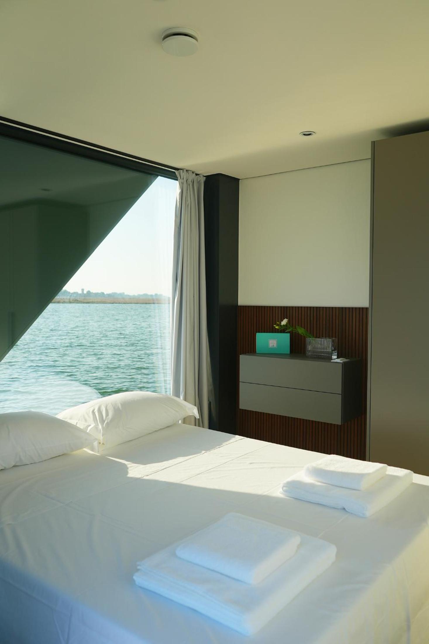 Three-Bedroom Suite photo 1