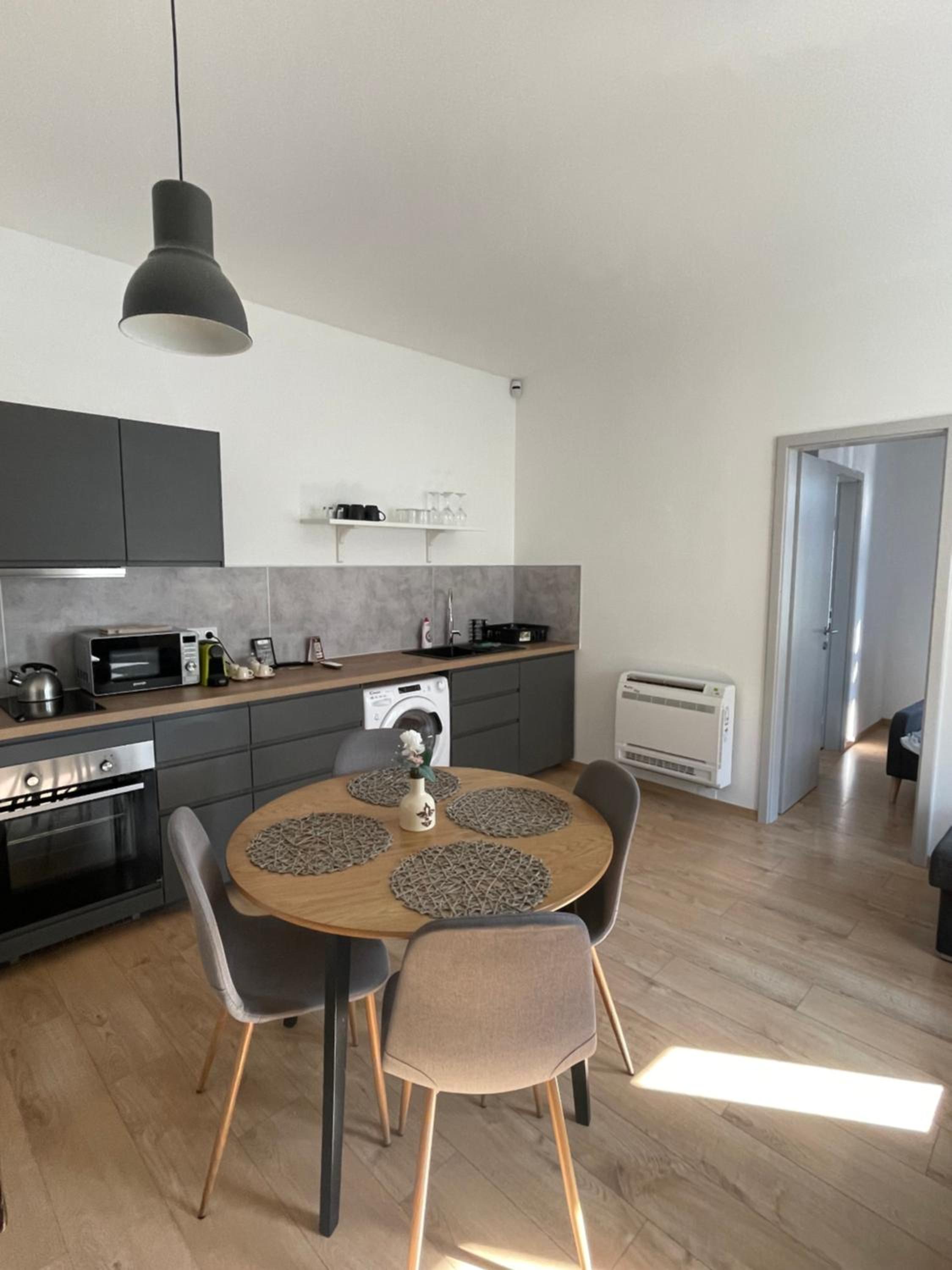 One-Bedroom Apartment - Photo 12