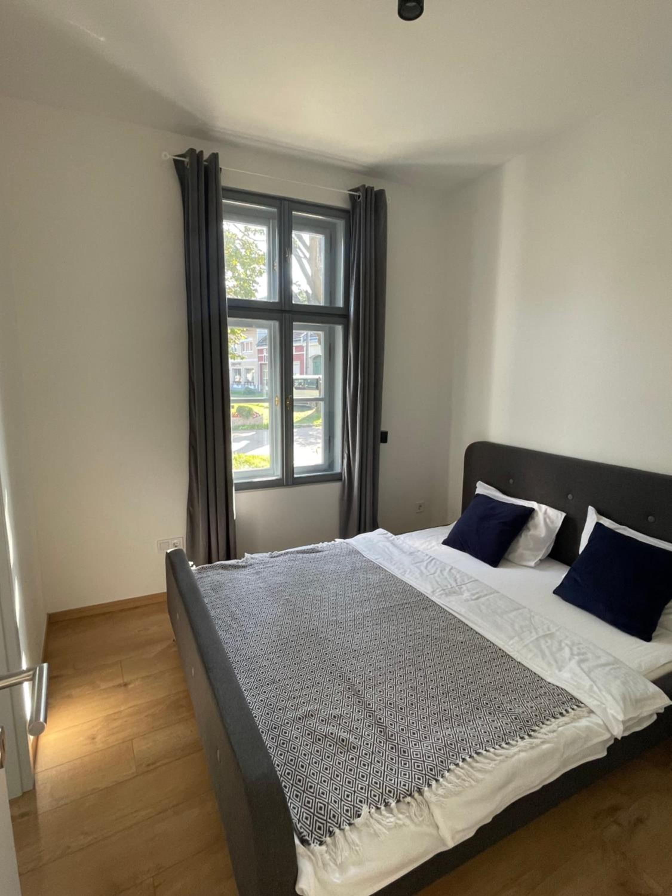 One-Bedroom Apartment - Photo 11