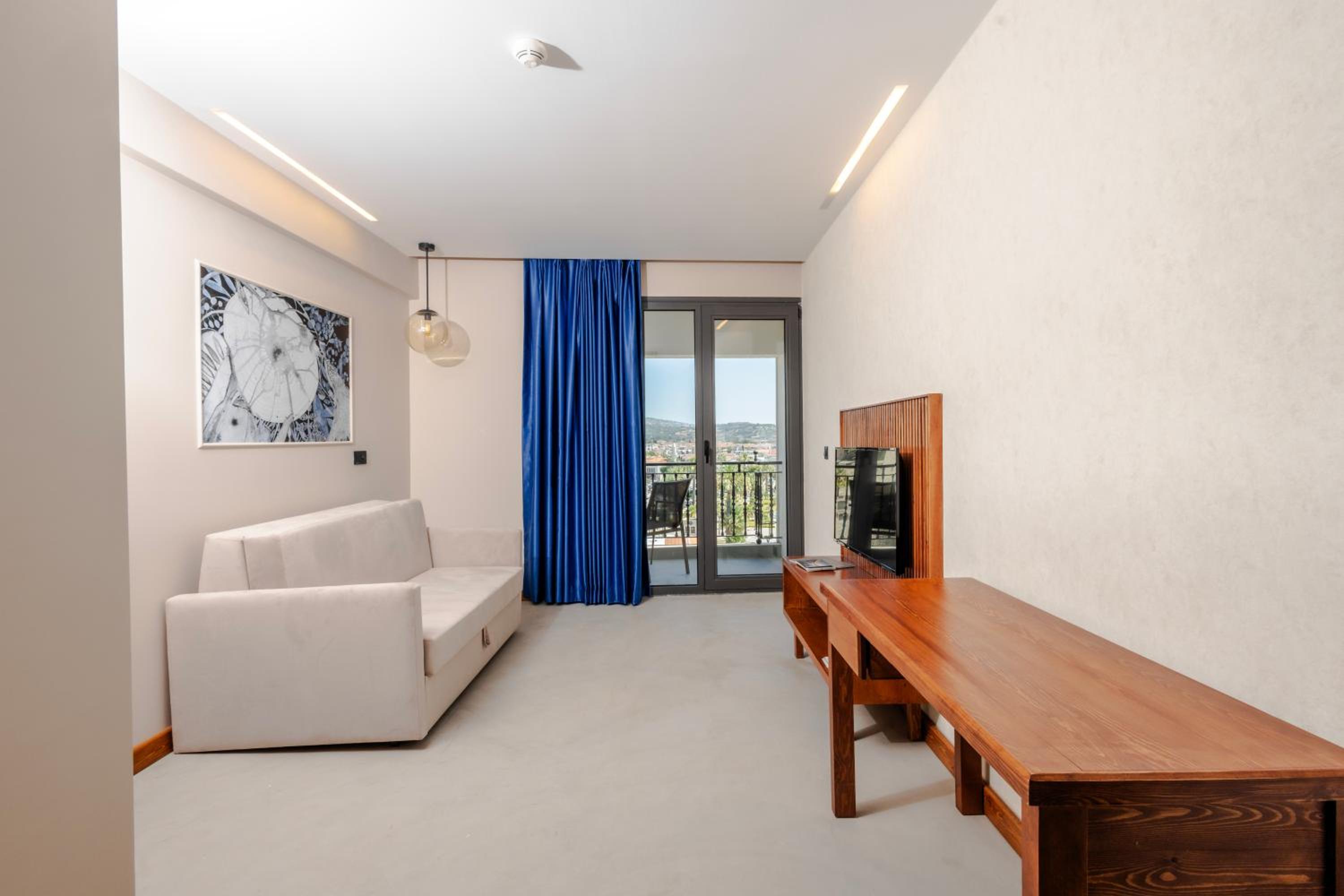 Suite with Mountain View - Photo 14