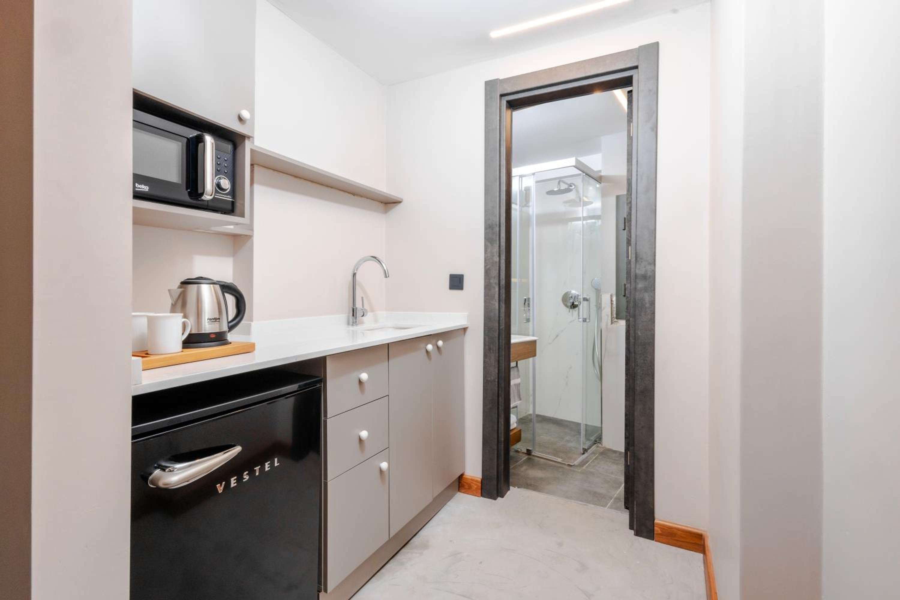Suite with Mountain View - Photo 12