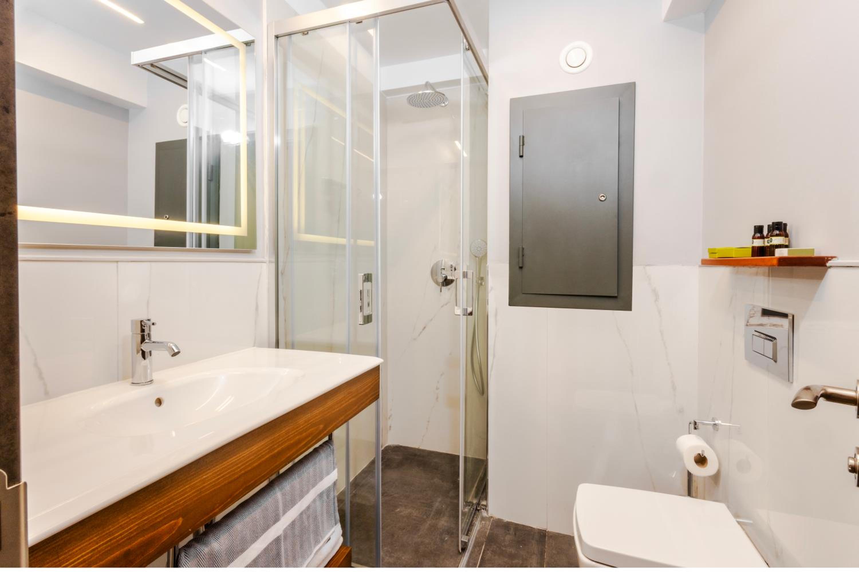 Suite with Mountain View - Photo 13