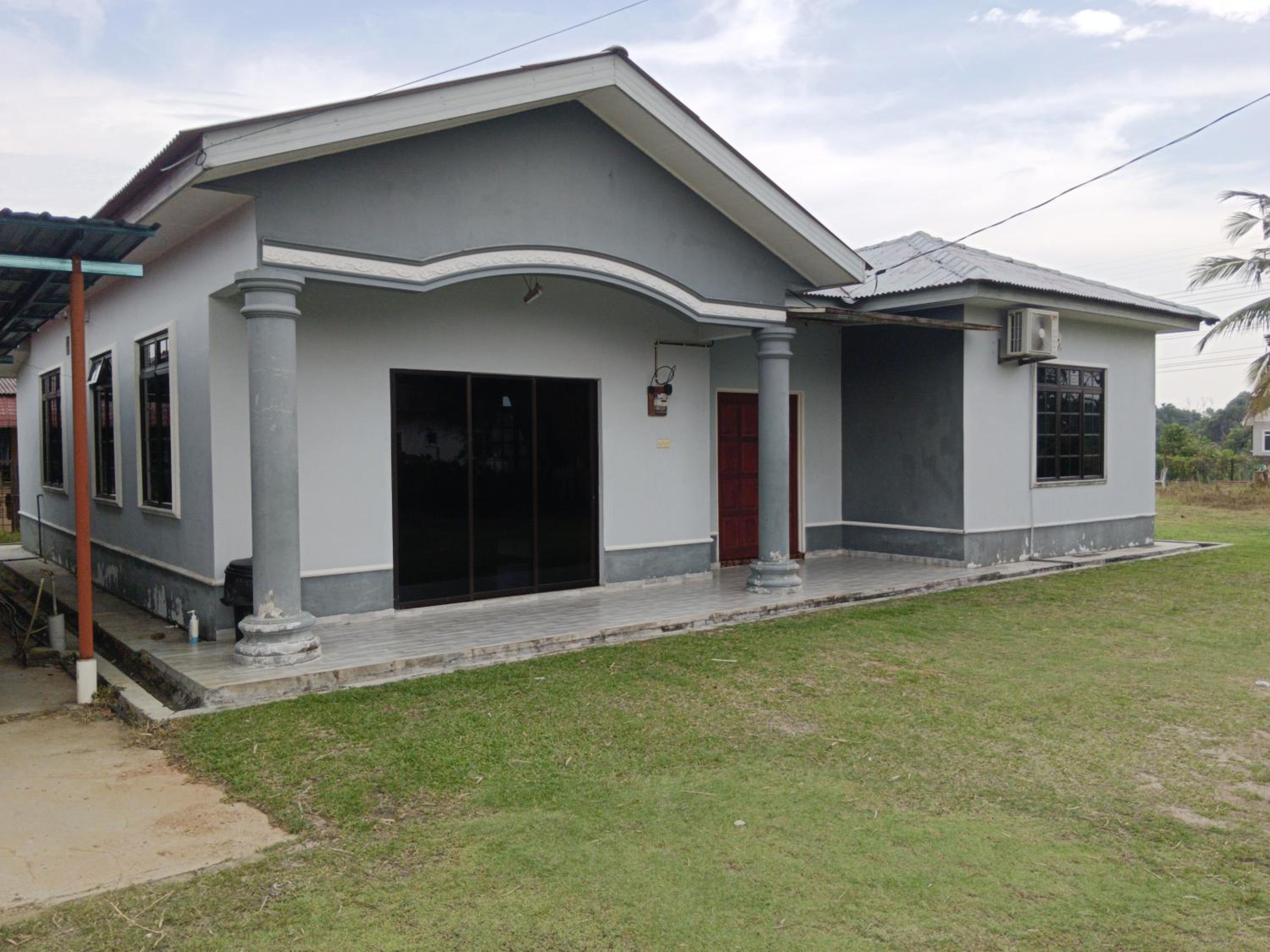 Three-Bedroom House photo 1