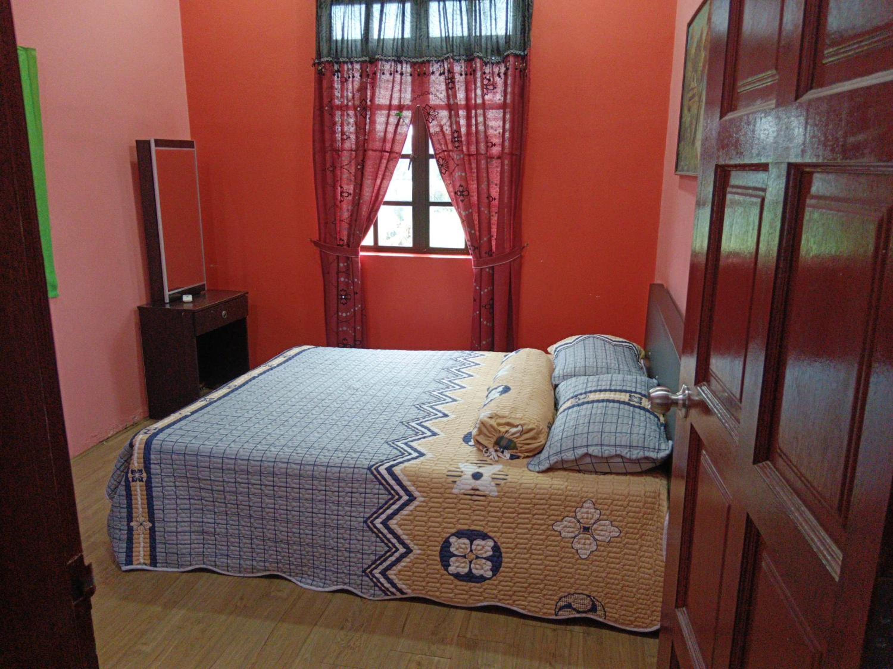 Three-Bedroom House photo 3