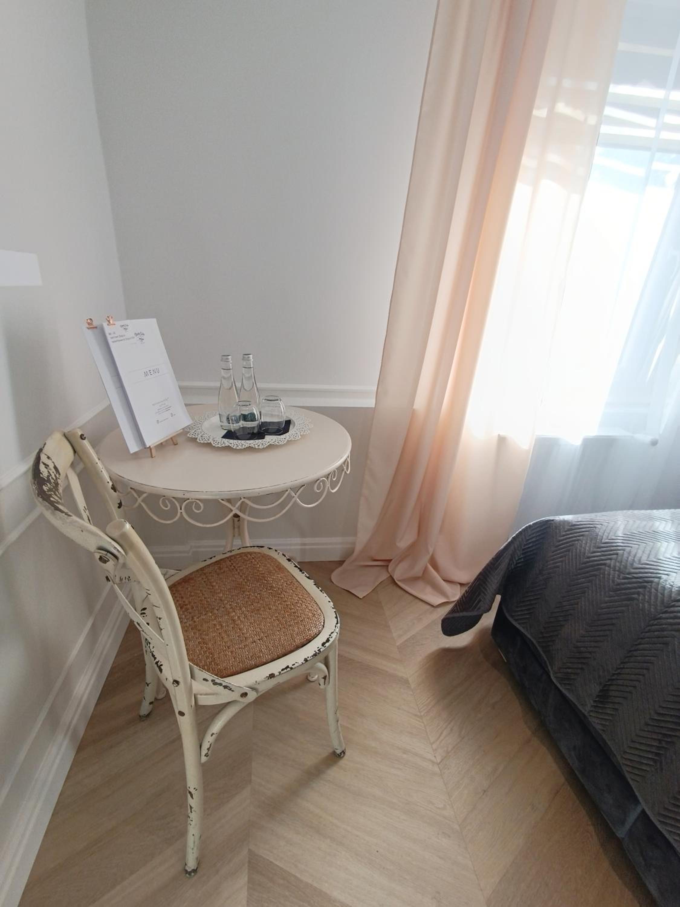 Queen Room photo 1
