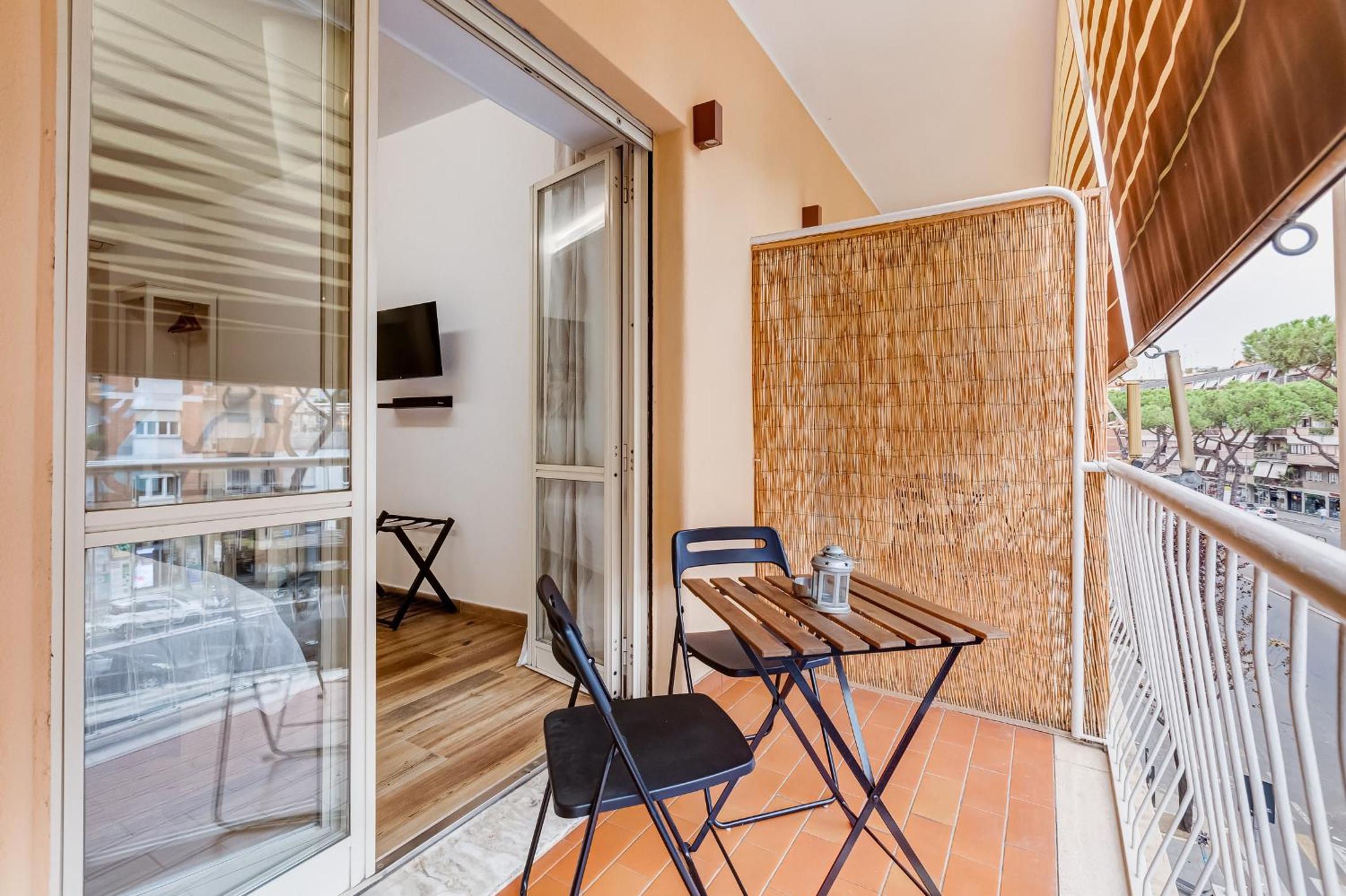 Deluxe Double Room with Balcony photo 2