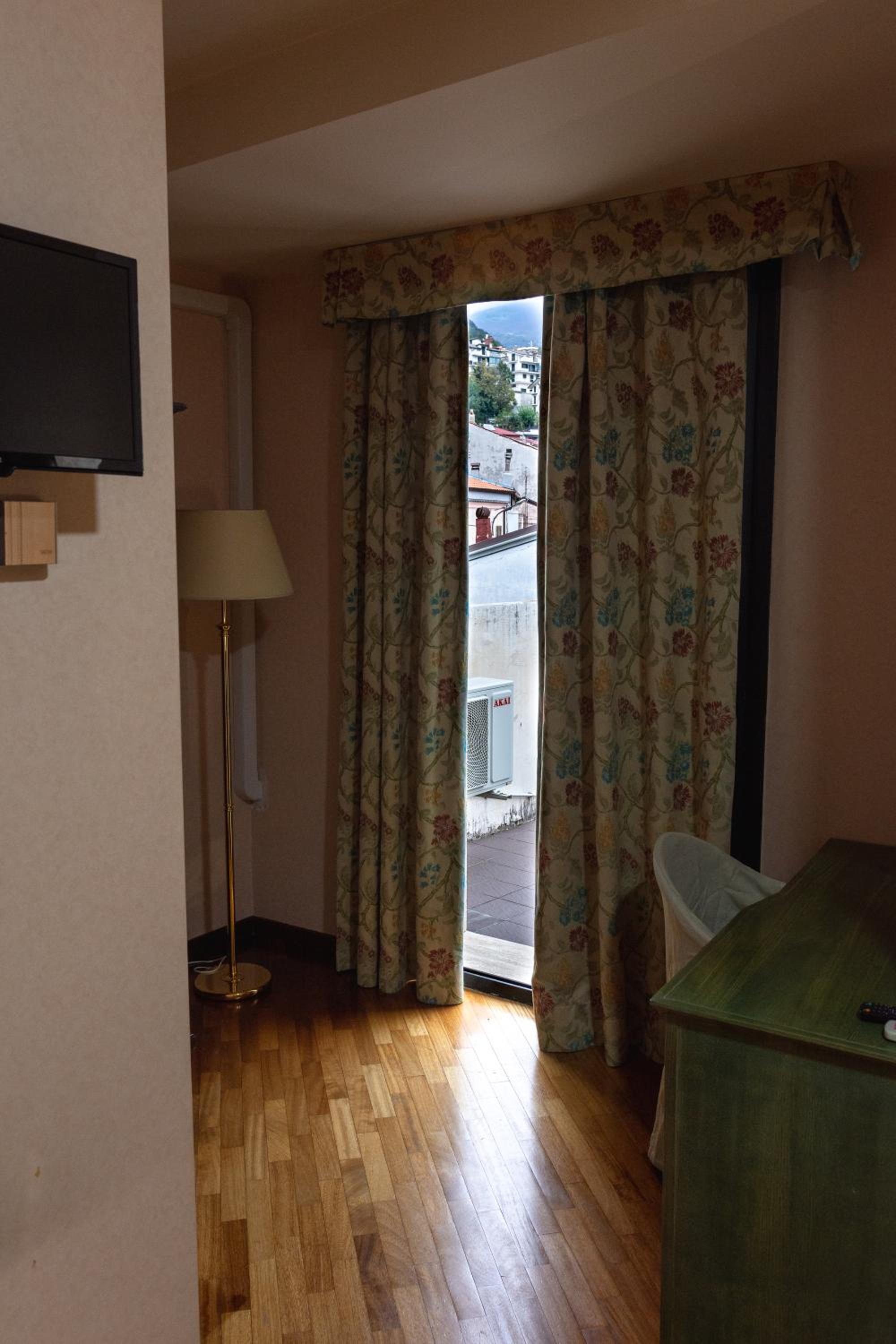 Budget Double Room photo 3