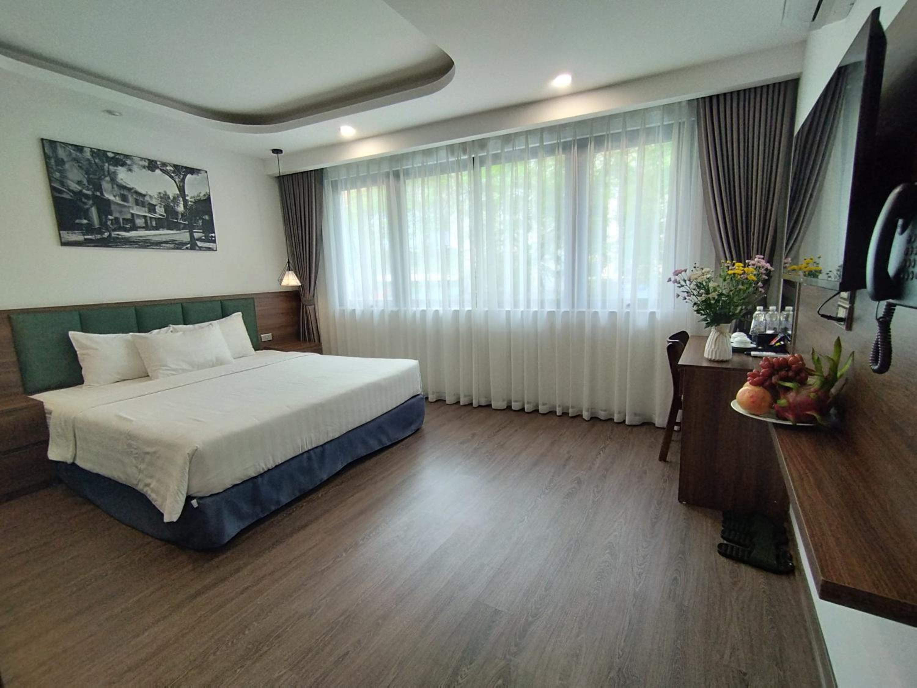 Deluxe Queen Room