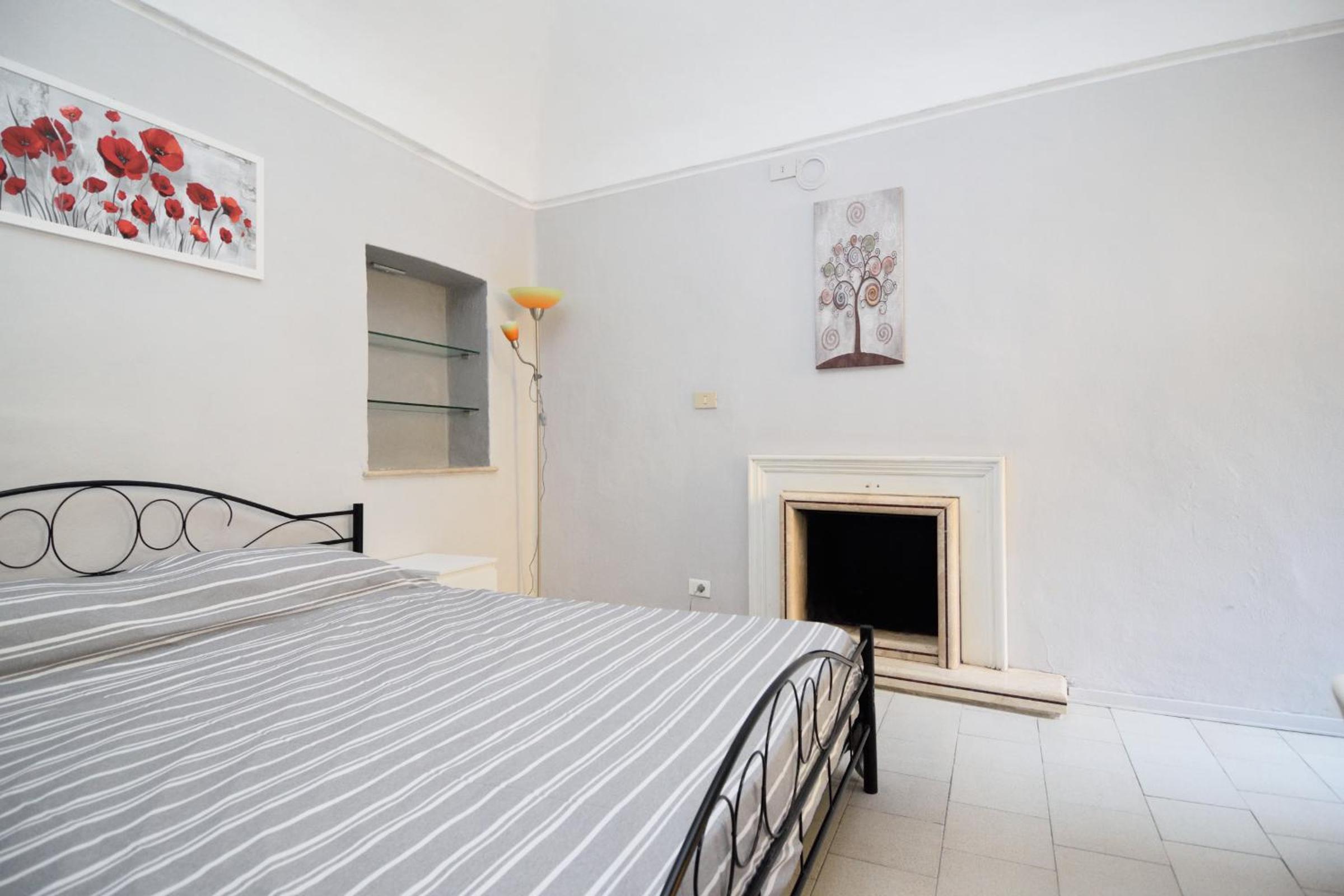 One-Bedroom Apartment photo 1