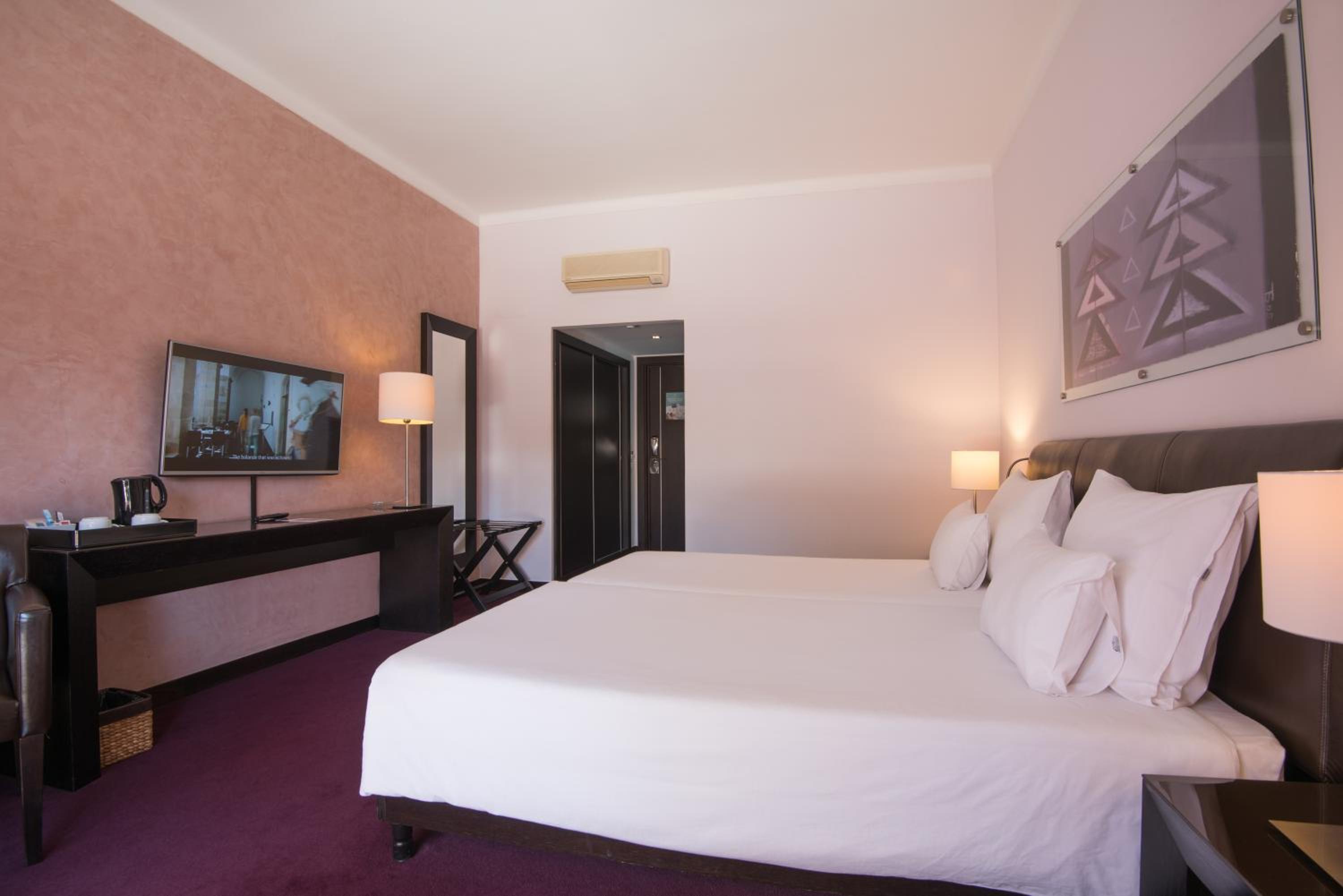 Double or Twin Room - Photo 3