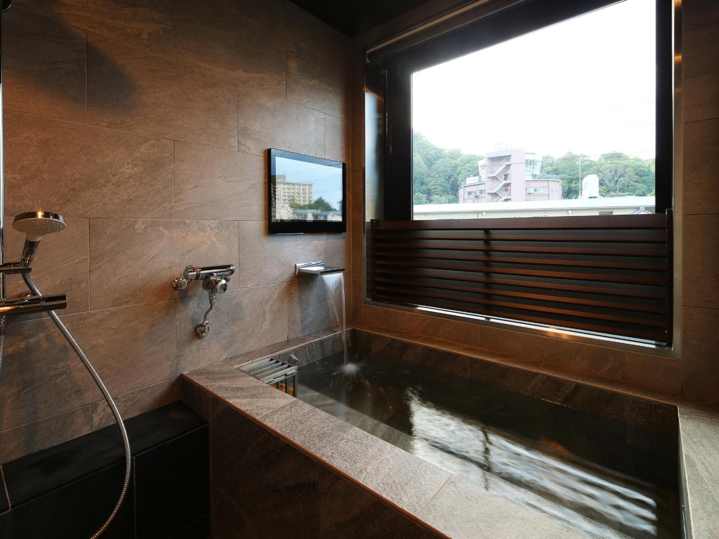 Quadruple Room with Private Bathroom