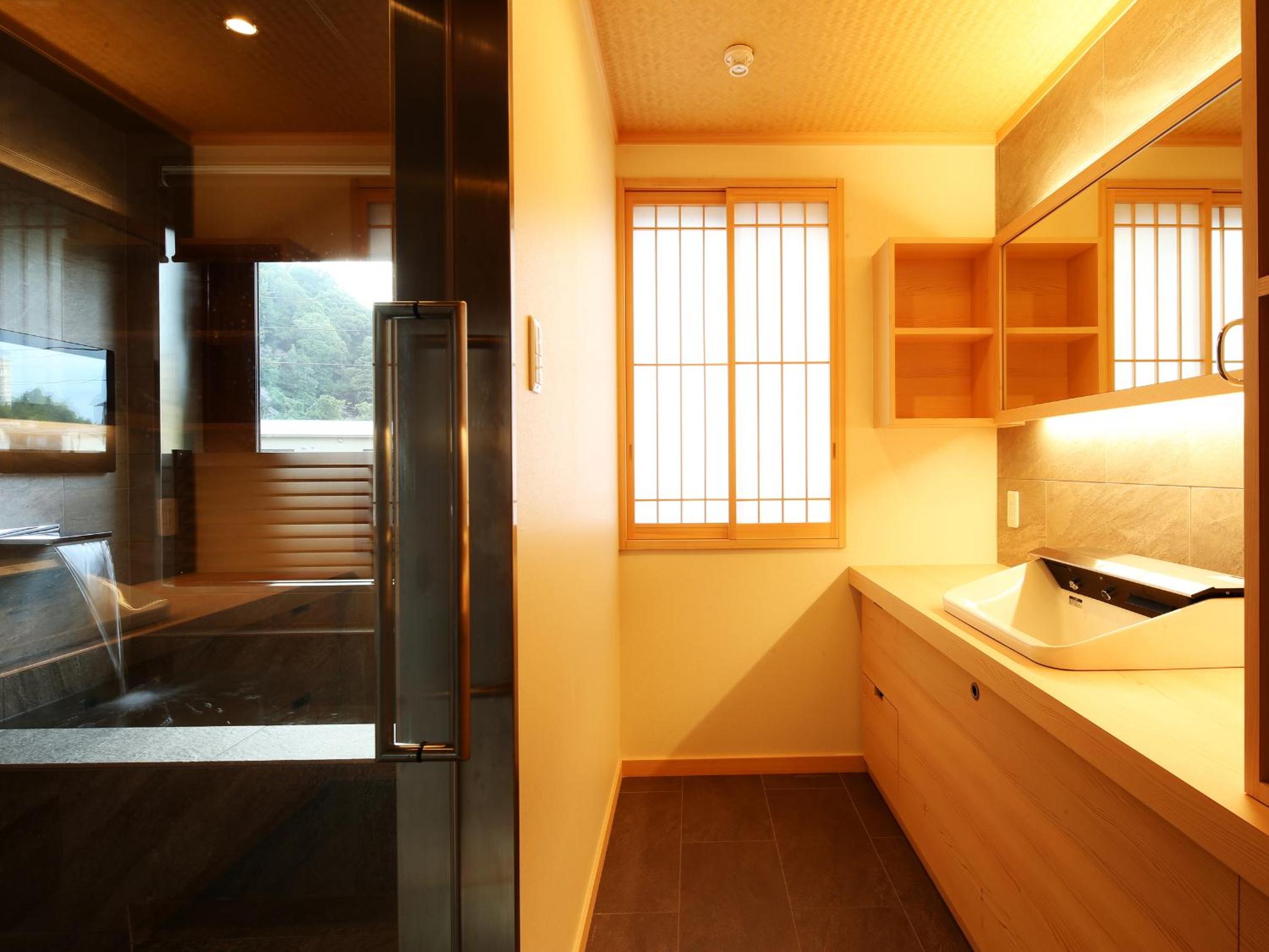 Quadruple Room with Private Bathroom