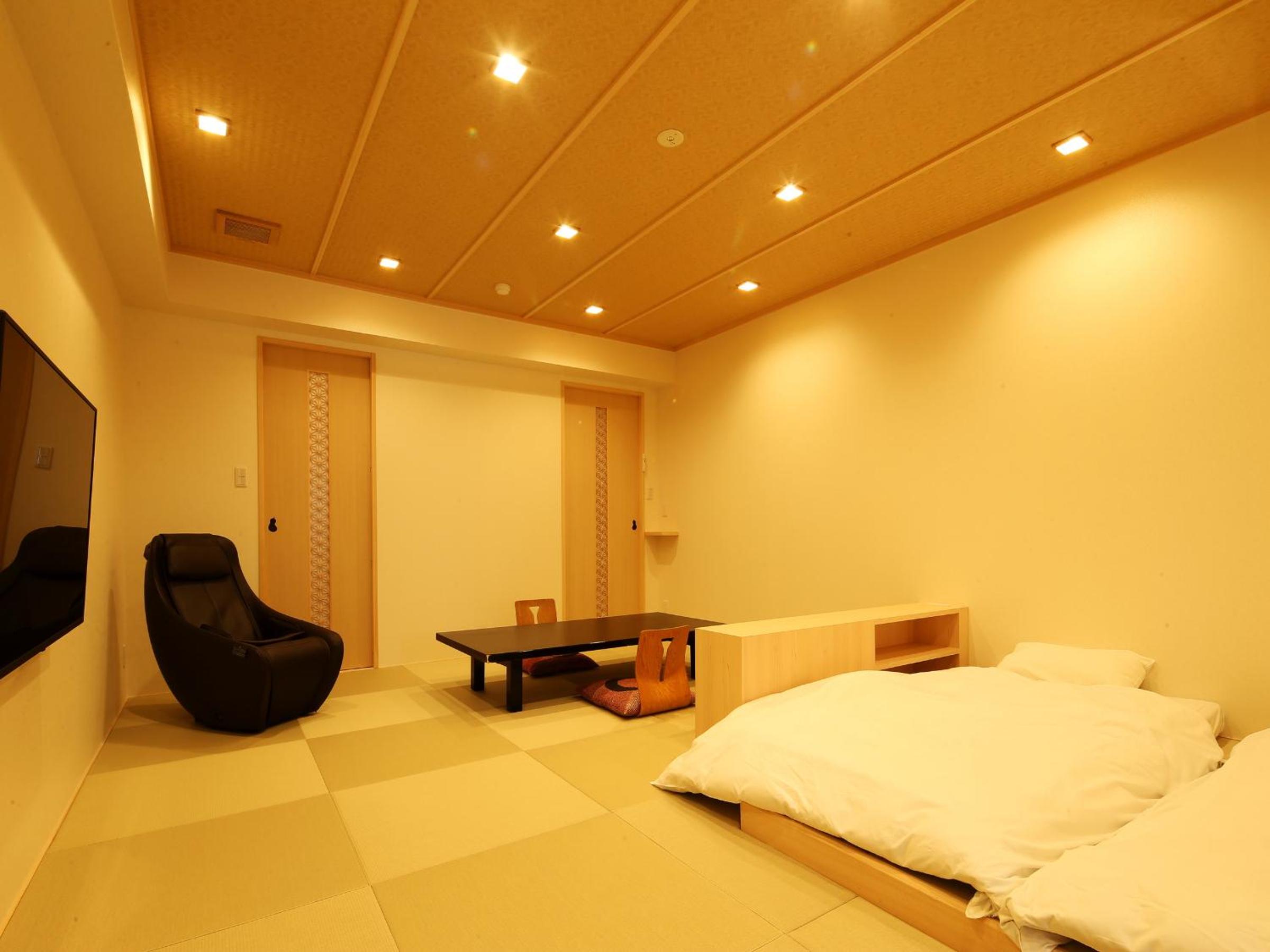 Quadruple Room with Private Bathroom