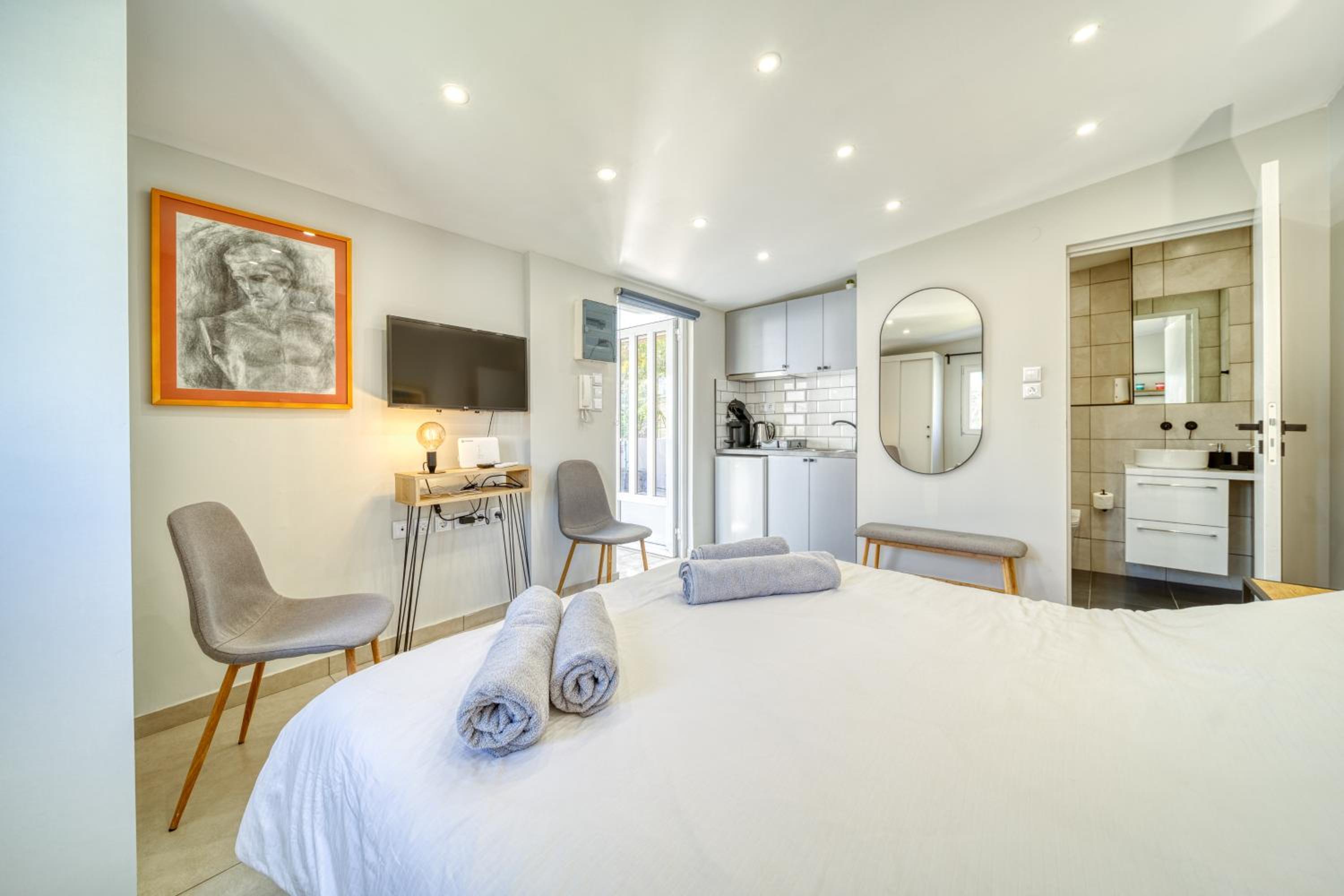 One-Bedroom Apartment