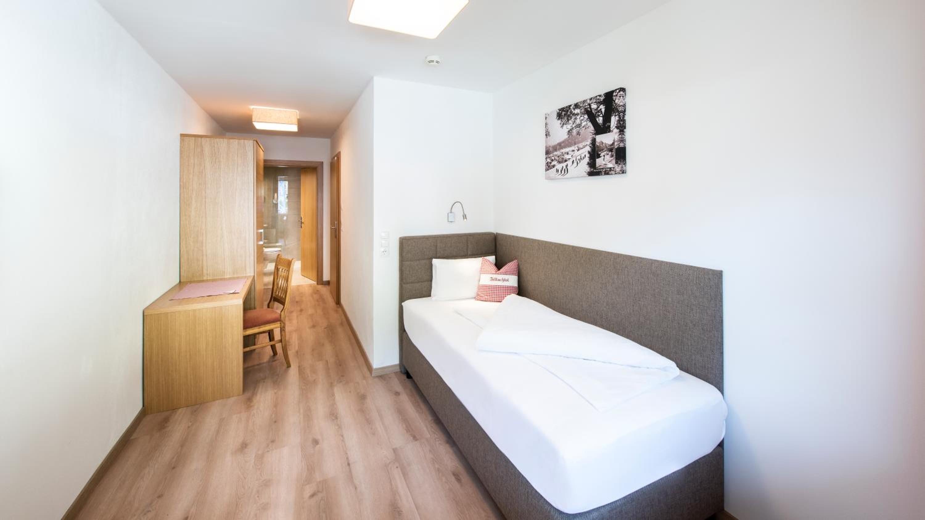 Single Room photo 2