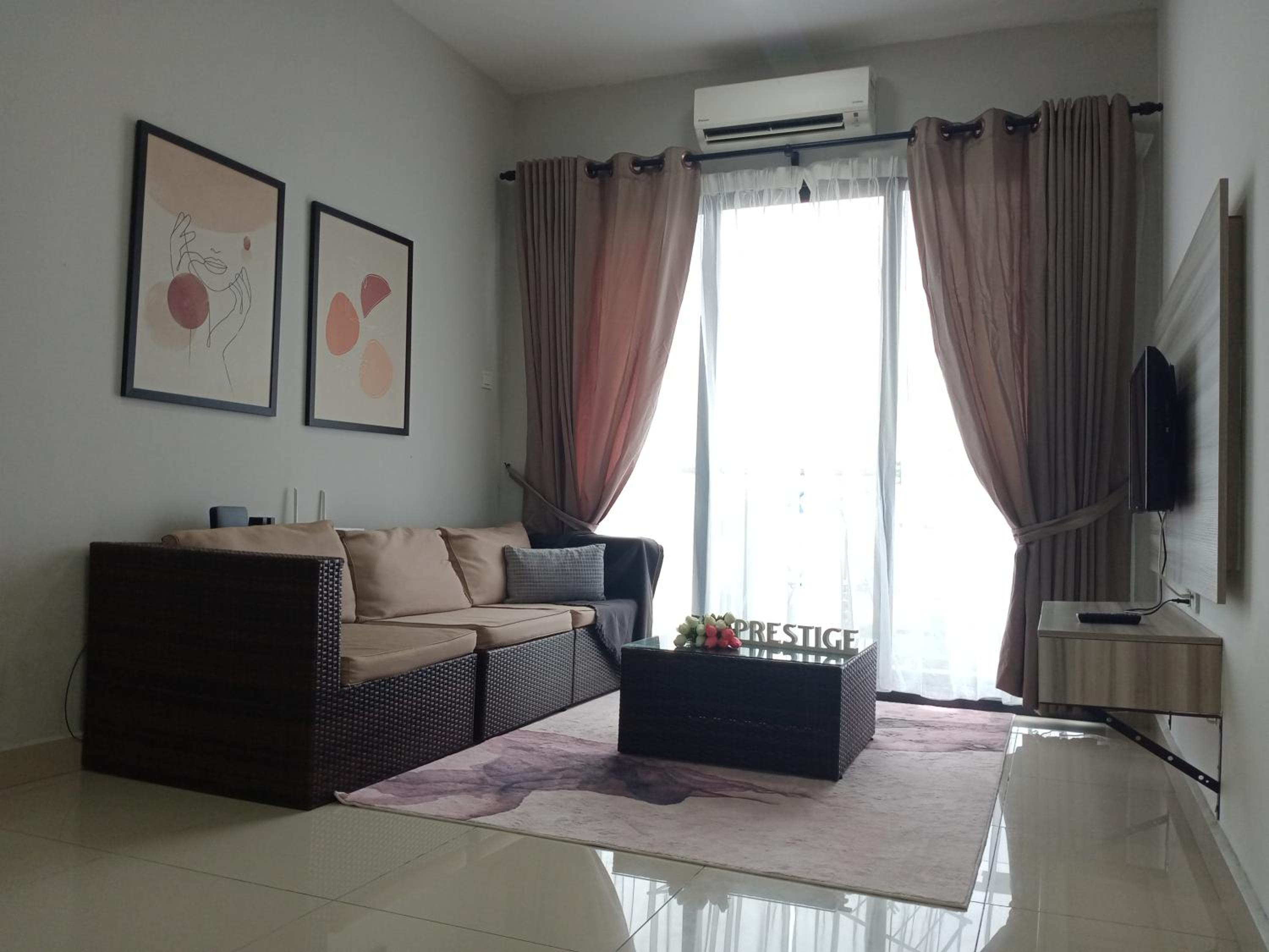 One-Bedroom Apartment - Photo 3