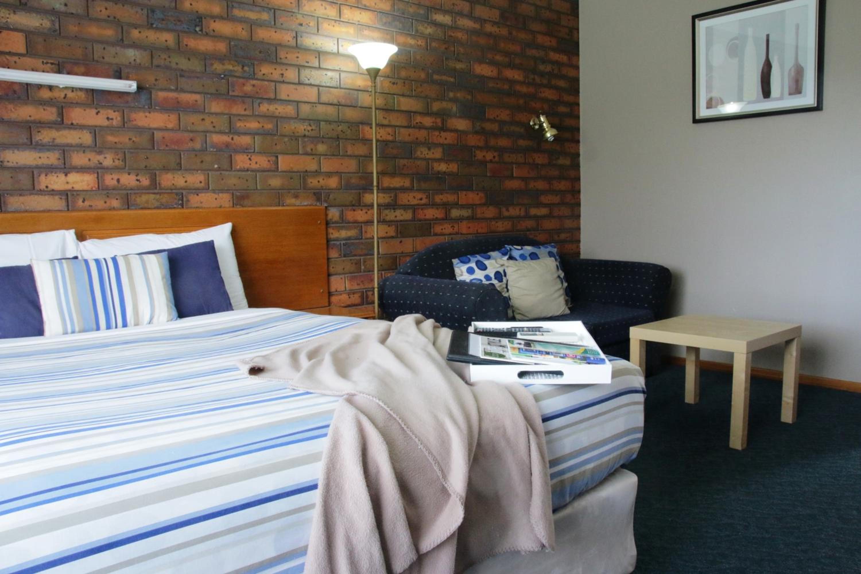 Deluxe Queen Room - Photo 10
